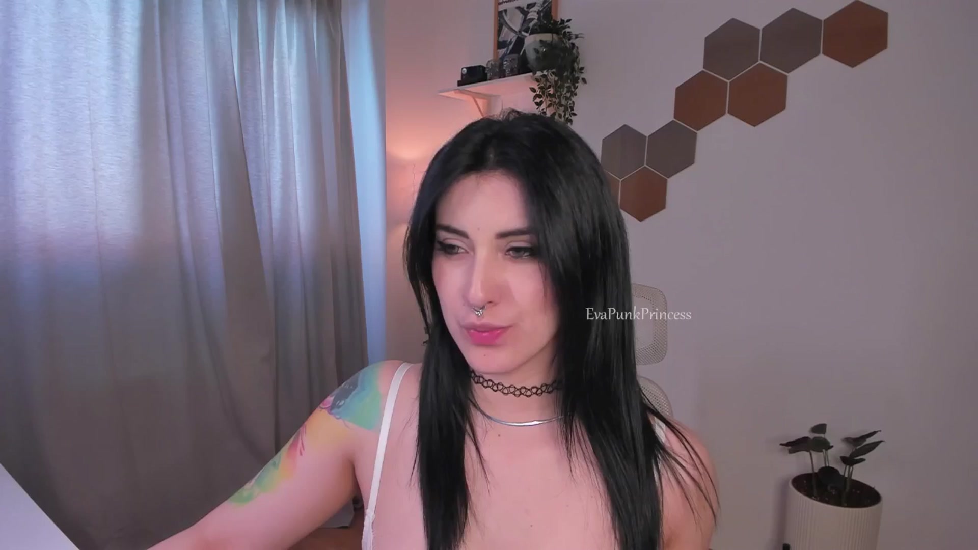 Gallery image thumbnail from Liittlebunny's myfreecams stream on, 05/27/2025, 12:35 image 14 of 20