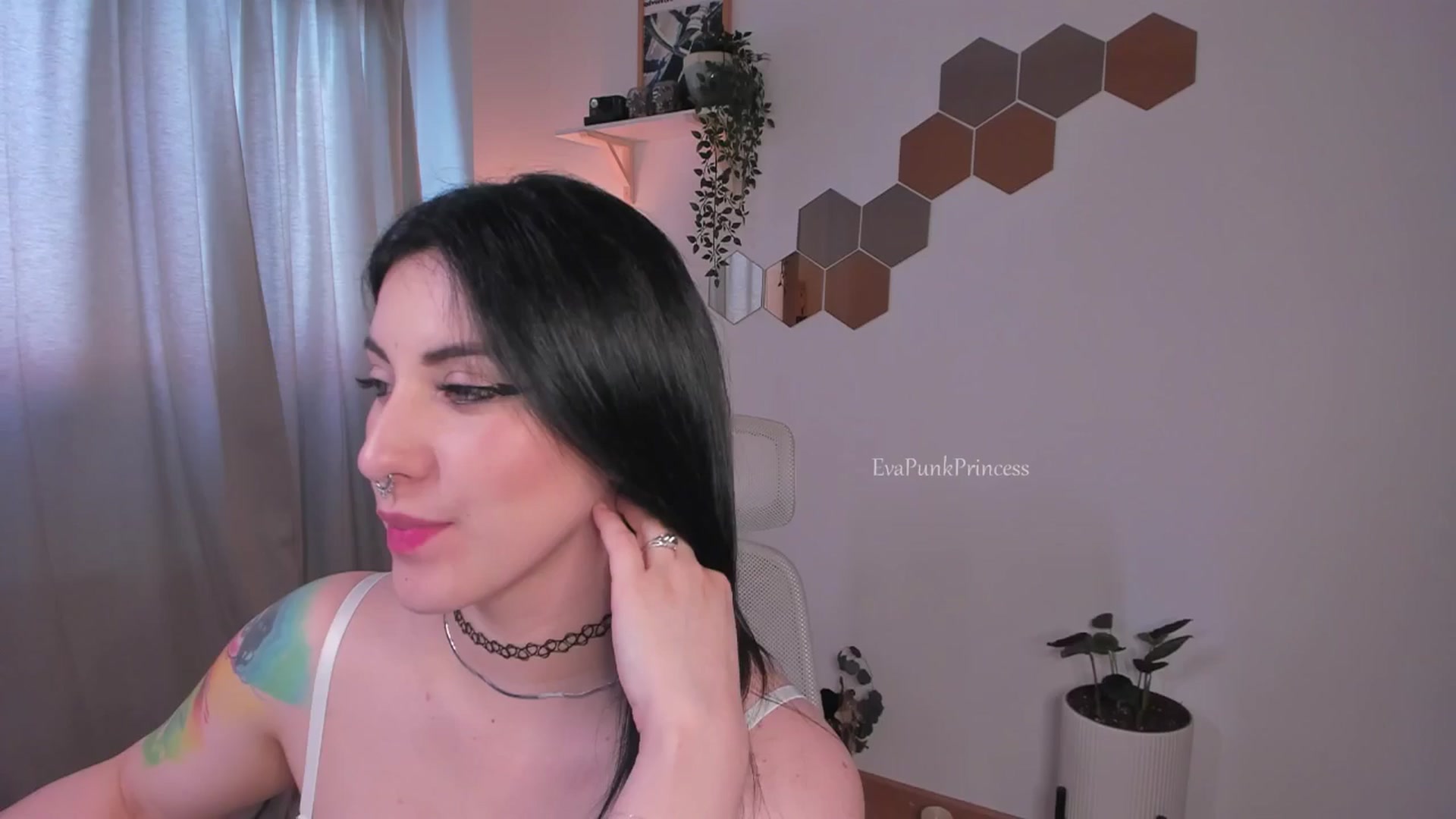 Gallery image thumbnail from Liittlebunny's myfreecams stream on, 05/27/2025, 12:35 image 20 of 20