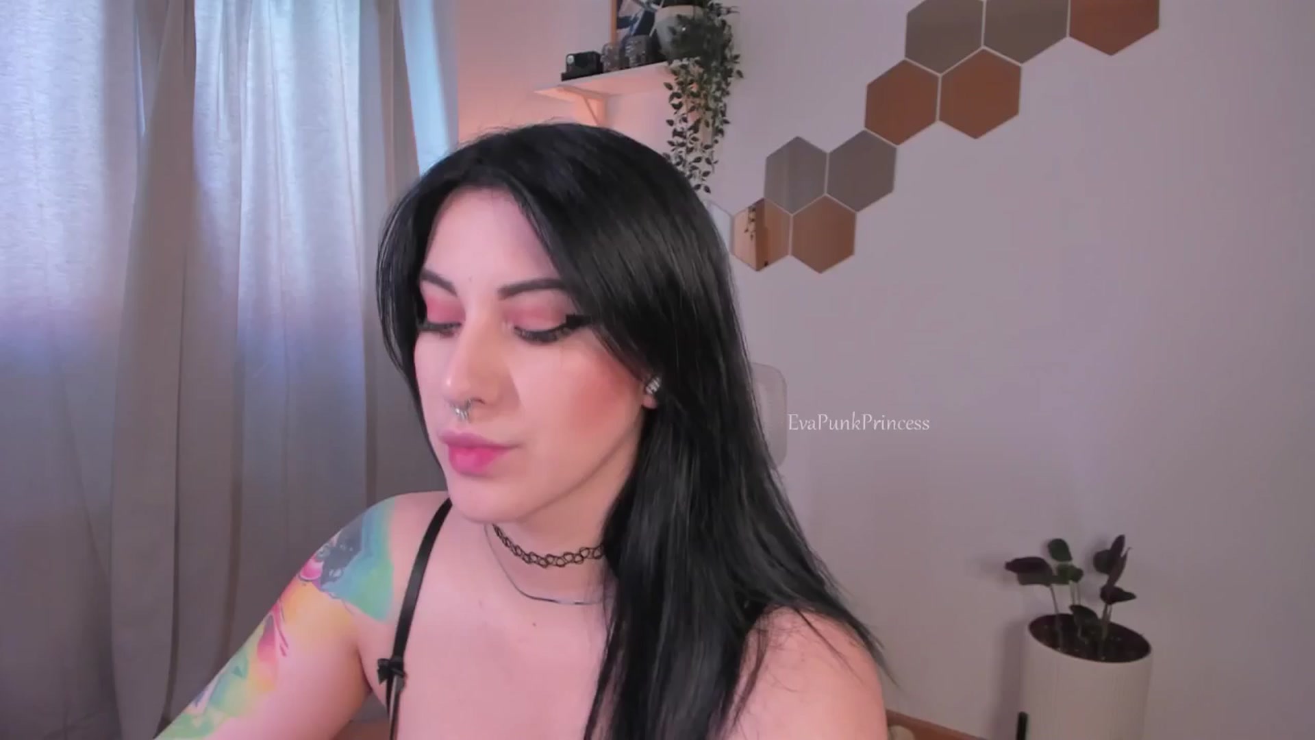 Gallery image thumbnail from Liittlebunny's myfreecams stream on, 05/30/2025, 12:40 image 15 of 20
