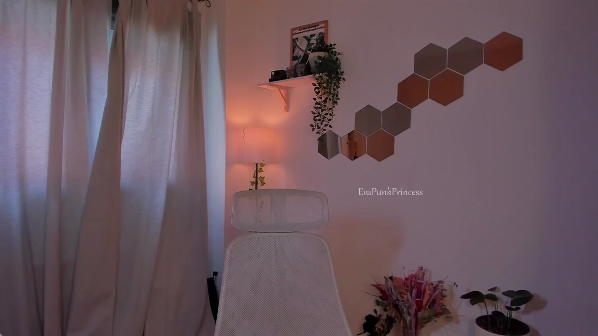 Gallery image thumbnail from Liittlebunny's myfreecams stream on, 06/06/2025, 11:33 image 1 of 20