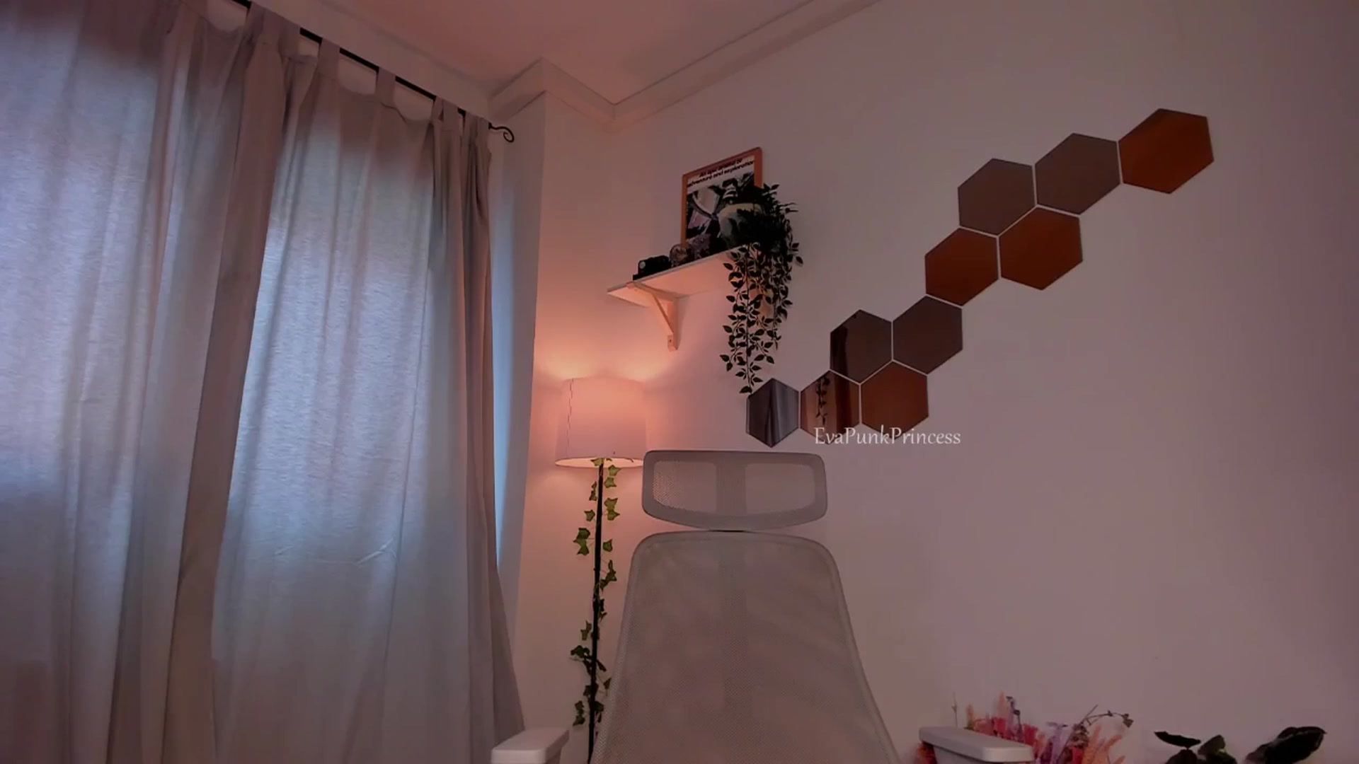 Gallery image thumbnail from Liittlebunny's myfreecams stream on, 06/11/2025, 10:56 image 14 of 20