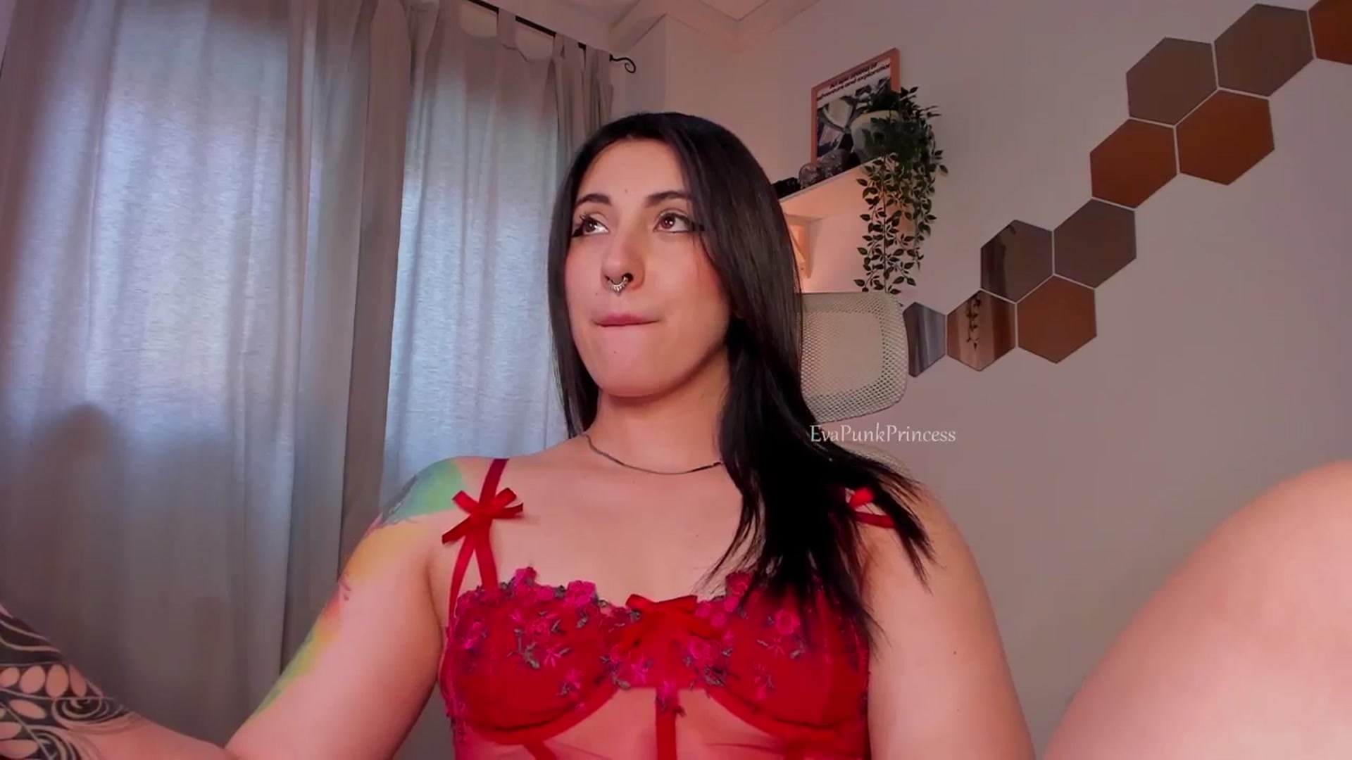 Gallery image thumbnail from Liittlebunny's myfreecams stream on, 06/11/2025, 10:56 image 17 of 20