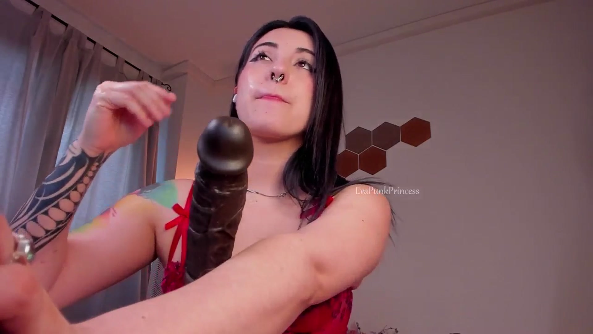 Gallery image thumbnail from Liittlebunny's myfreecams stream on, 06/11/2025, 10:56 image 10 of 20