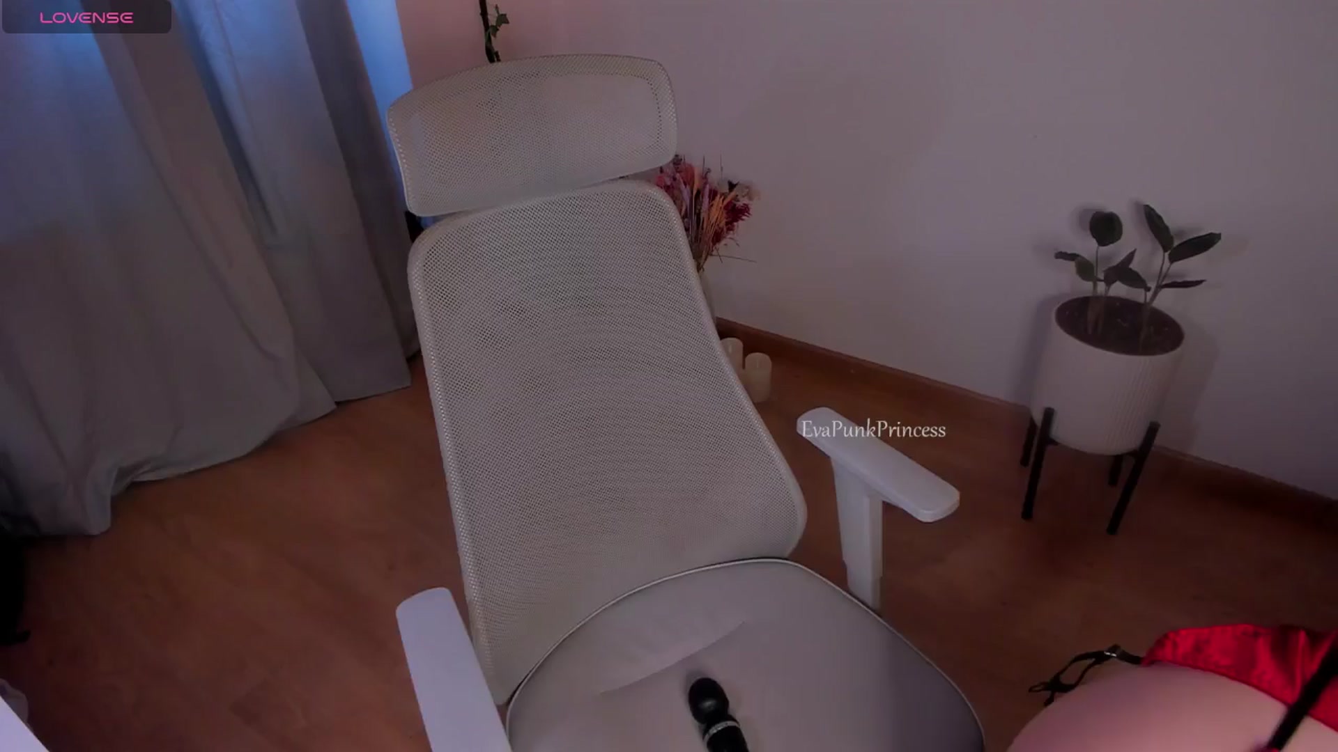 Gallery image thumbnail from Liittlebunny's myfreecams stream on, 07/09/2025, 09:42 image 18 of 20