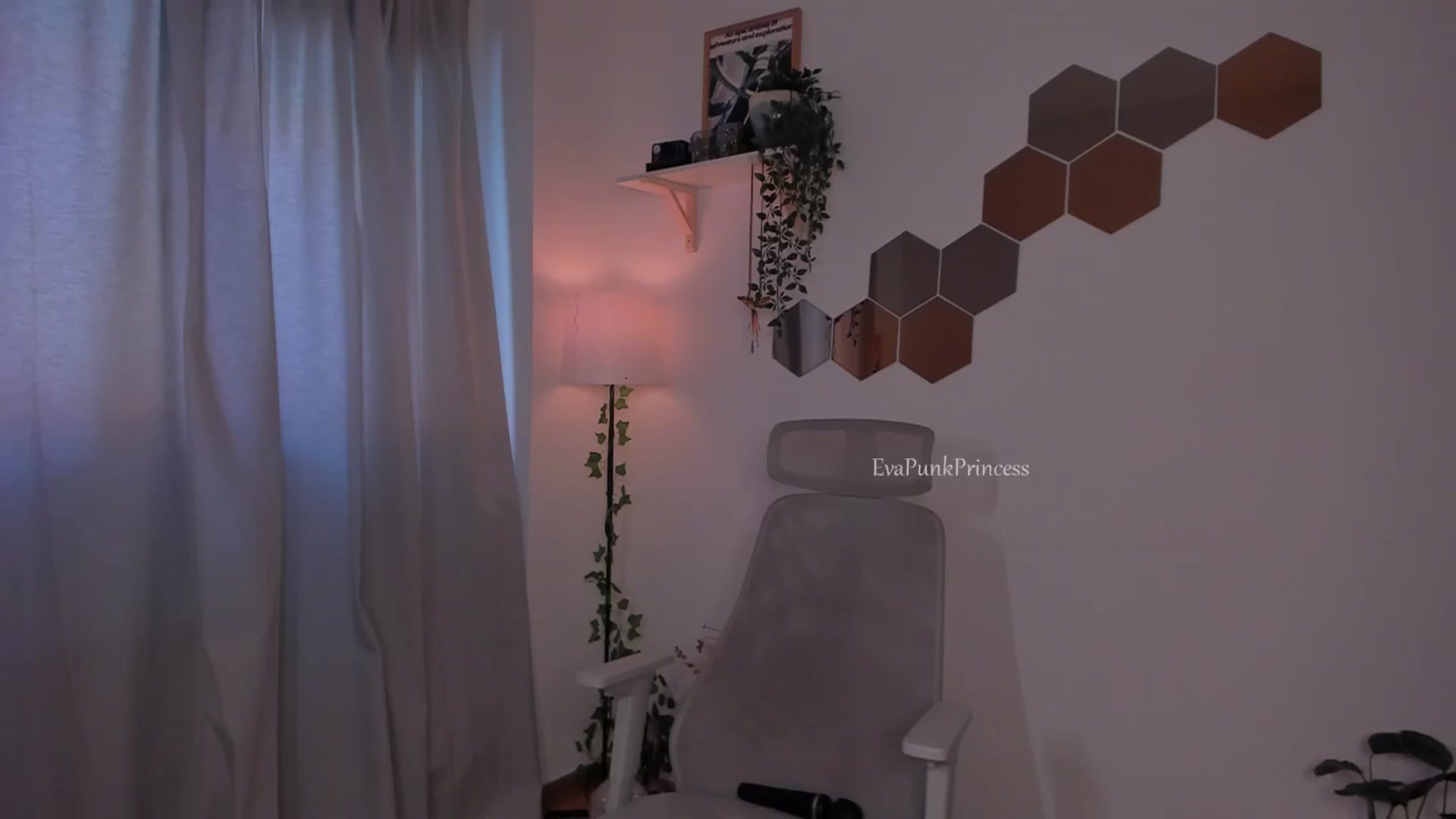 Gallery image thumbnail from Liittlebunny's myfreecams stream on, 07/11/2025, 12:21 image 10 of 20