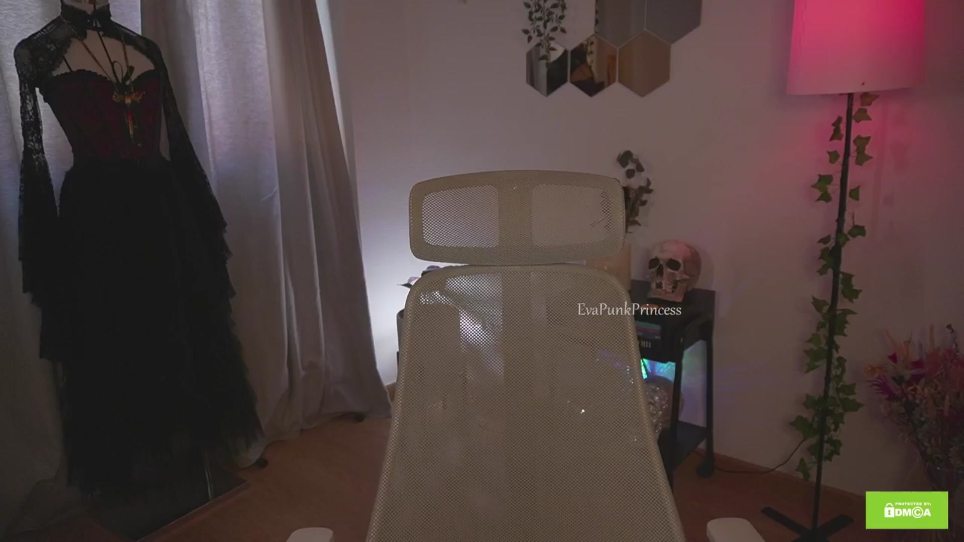 Gallery image thumbnail from Liittlebunny's myfreecams stream on, 07/15/2025, 11:38 image 2 of 20