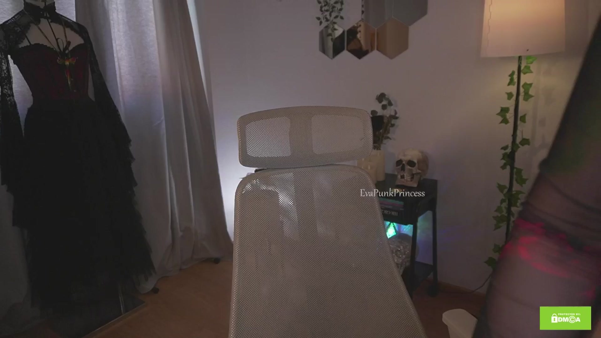 Gallery image thumbnail from Liittlebunny's myfreecams stream on, 07/15/2025, 11:38 image 12 of 20