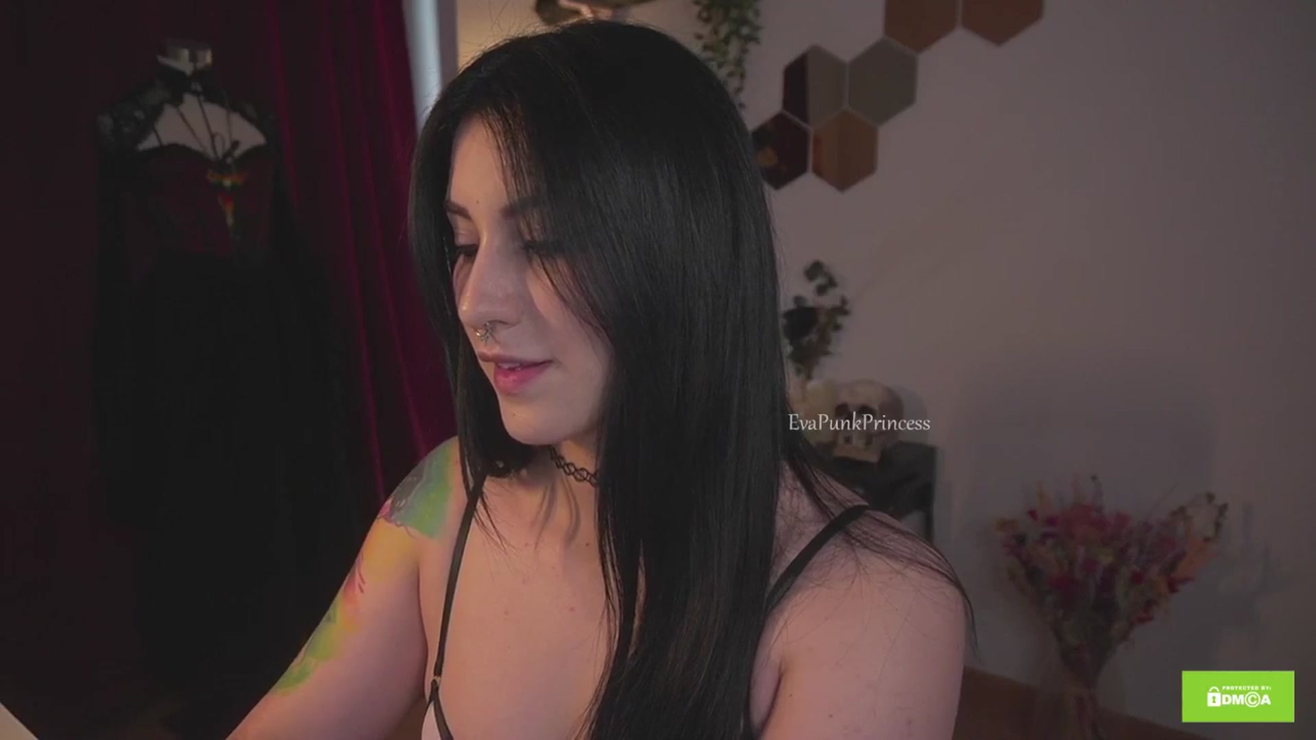 Gallery image thumbnail from Liittlebunny's myfreecams stream on, 07/21/2025, 12:15 image 7 of 20