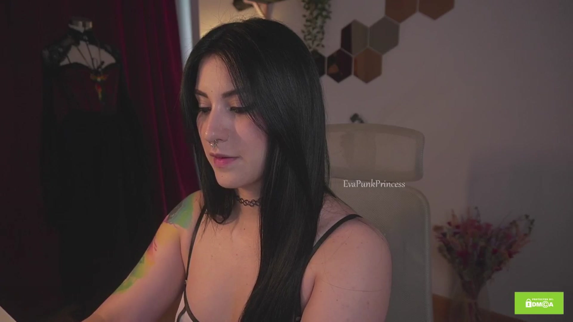 Gallery image thumbnail from Liittlebunny's myfreecams stream on, 07/21/2025, 12:15 image 10 of 20