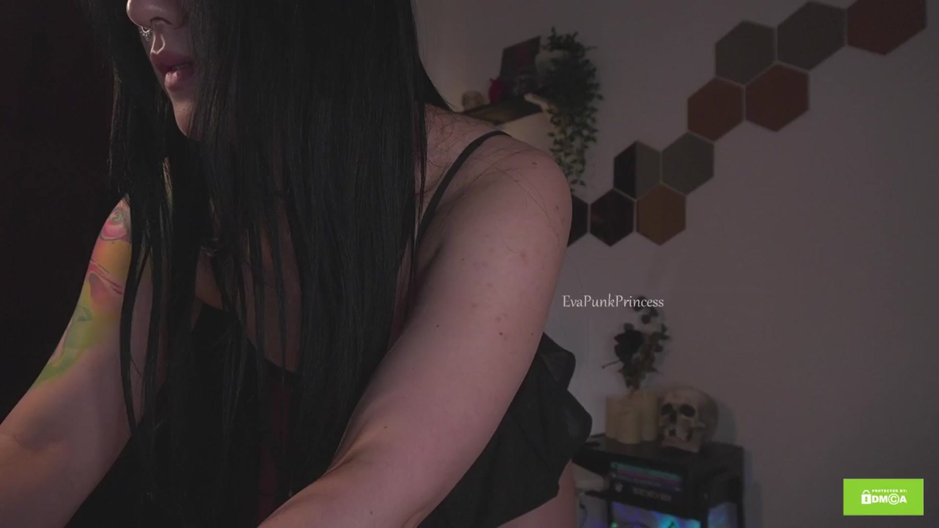 Gallery image thumbnail from Liittlebunny's myfreecams stream on, 07/30/2025, 13:02 image 18 of 20