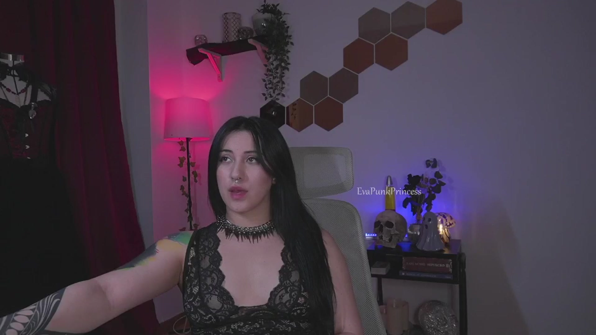 Gallery image thumbnail from Liittlebunny's myfreecams stream on, 10/25/2025, 12:50 image 15 of 20