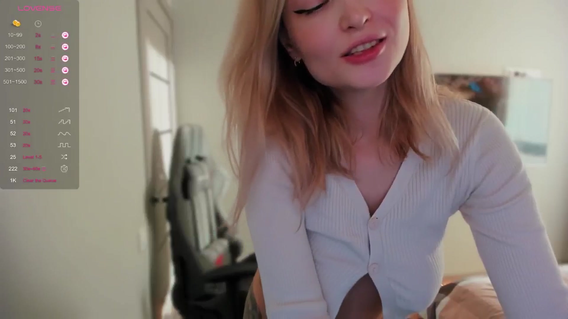 Gallery image thumbnail from LikaLighttt's myfreecams stream on, 11/19/2024, 03:49 image 3 of 20