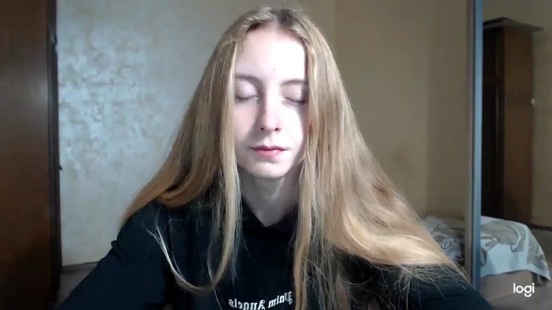 Gallery image thumbnail from LilCutie's myfreecams stream on, 11/22/2023, 12:44 image 15 of 20