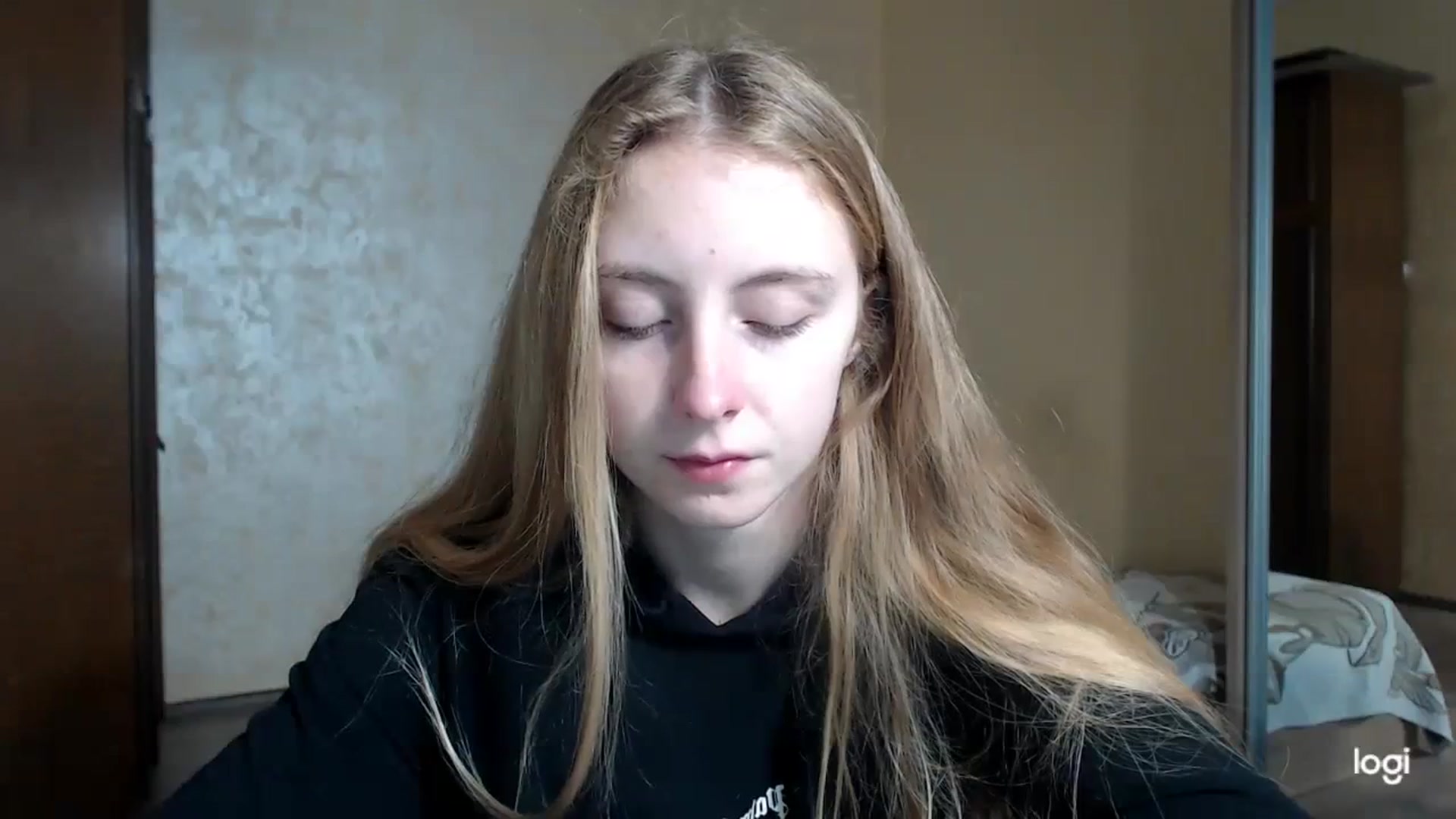 Gallery image thumbnail from LilCutie's myfreecams stream on, 11/22/2023, 12:44 image 10 of 20