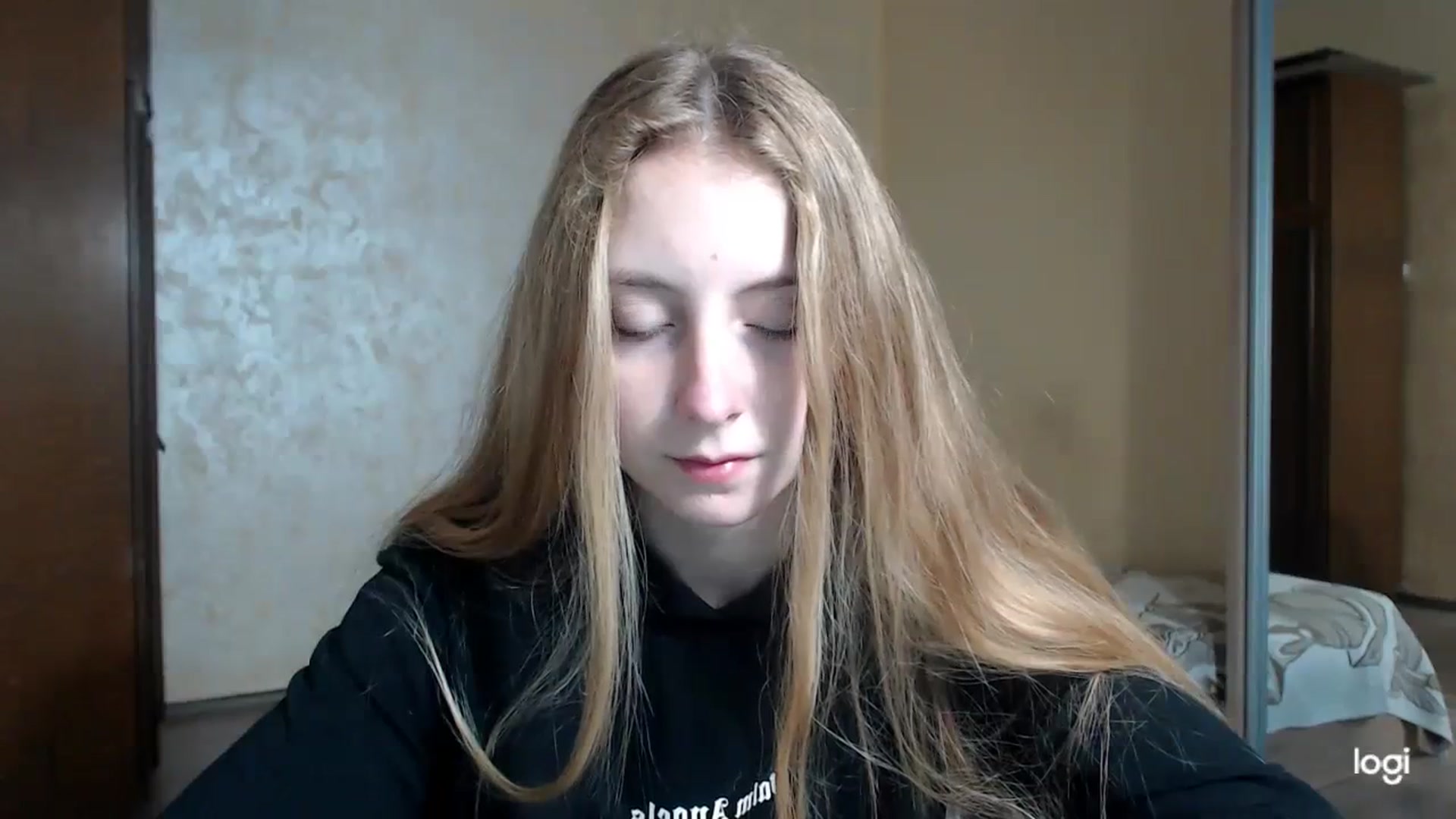 Gallery image thumbnail from LilCutie's myfreecams stream on, 11/22/2023, 12:44 image 7 of 20