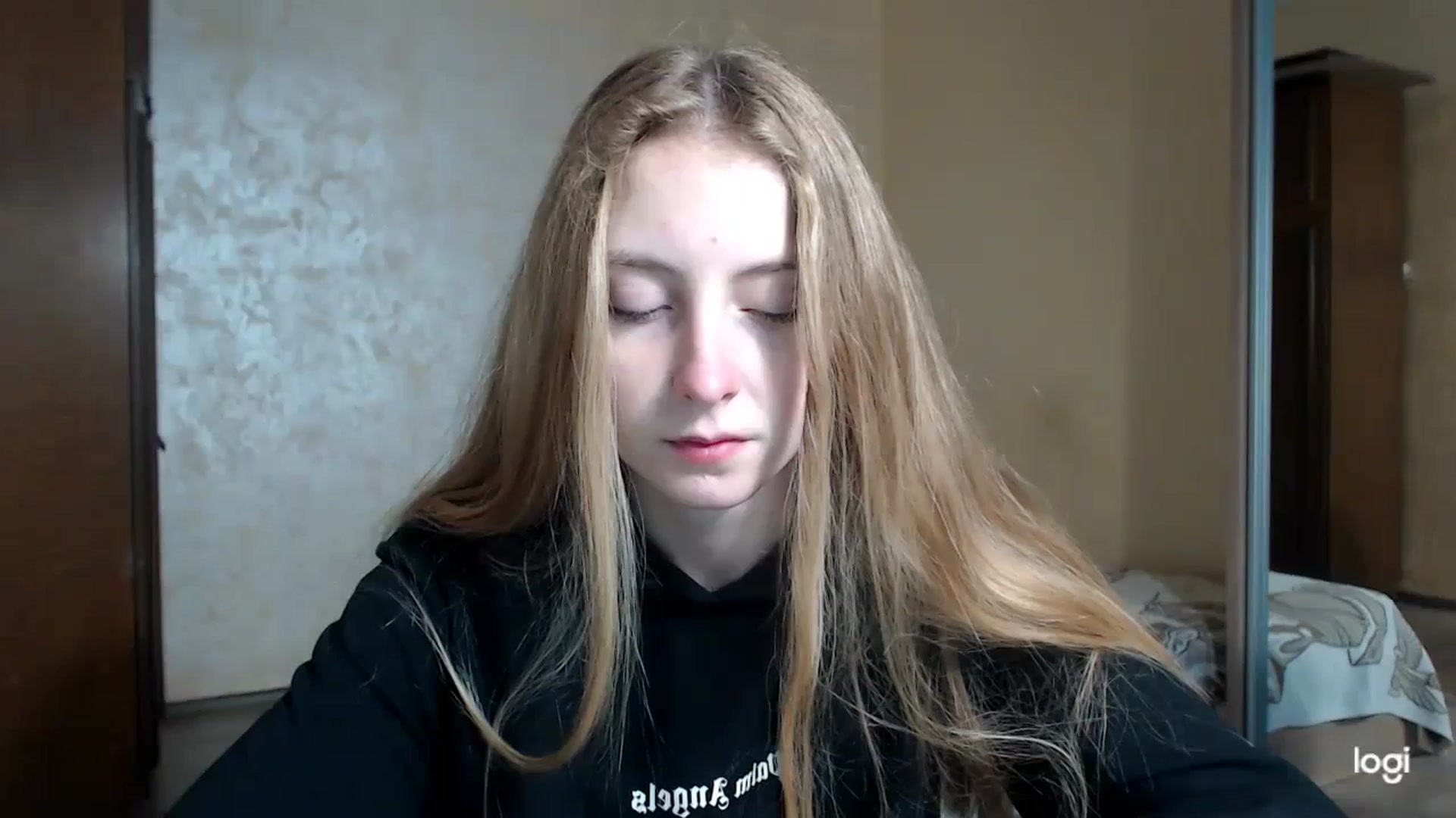 Gallery image thumbnail from LilCutie's myfreecams stream on, 11/22/2023, 12:44 image 5 of 20