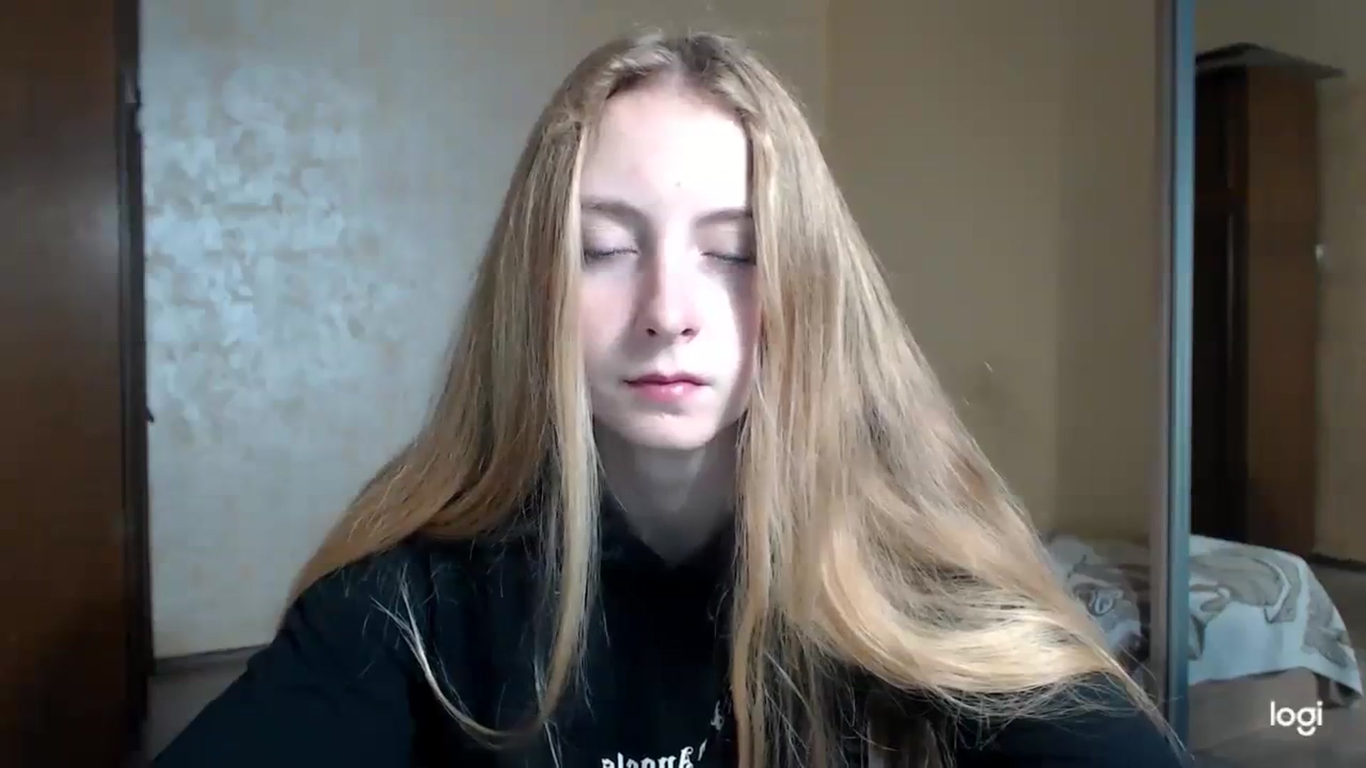 Gallery image thumbnail from LilCutie's myfreecams stream on, 11/22/2023, 12:44 image 19 of 20
