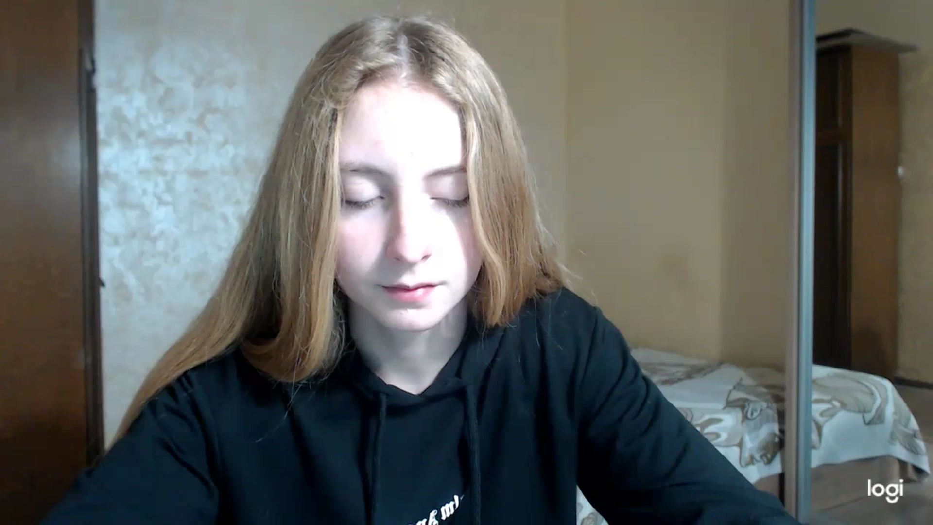 Gallery image thumbnail from LilCutie's myfreecams stream on, 11/22/2023, 13:34 image 19 of 20