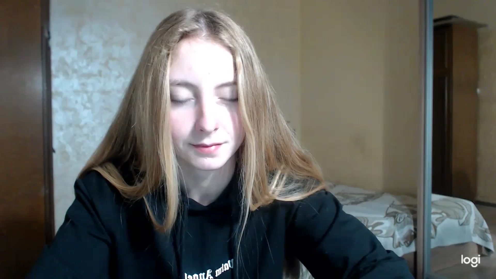 Gallery image thumbnail from LilCutie's myfreecams stream on, 11/22/2023, 13:51 image 10 of 20