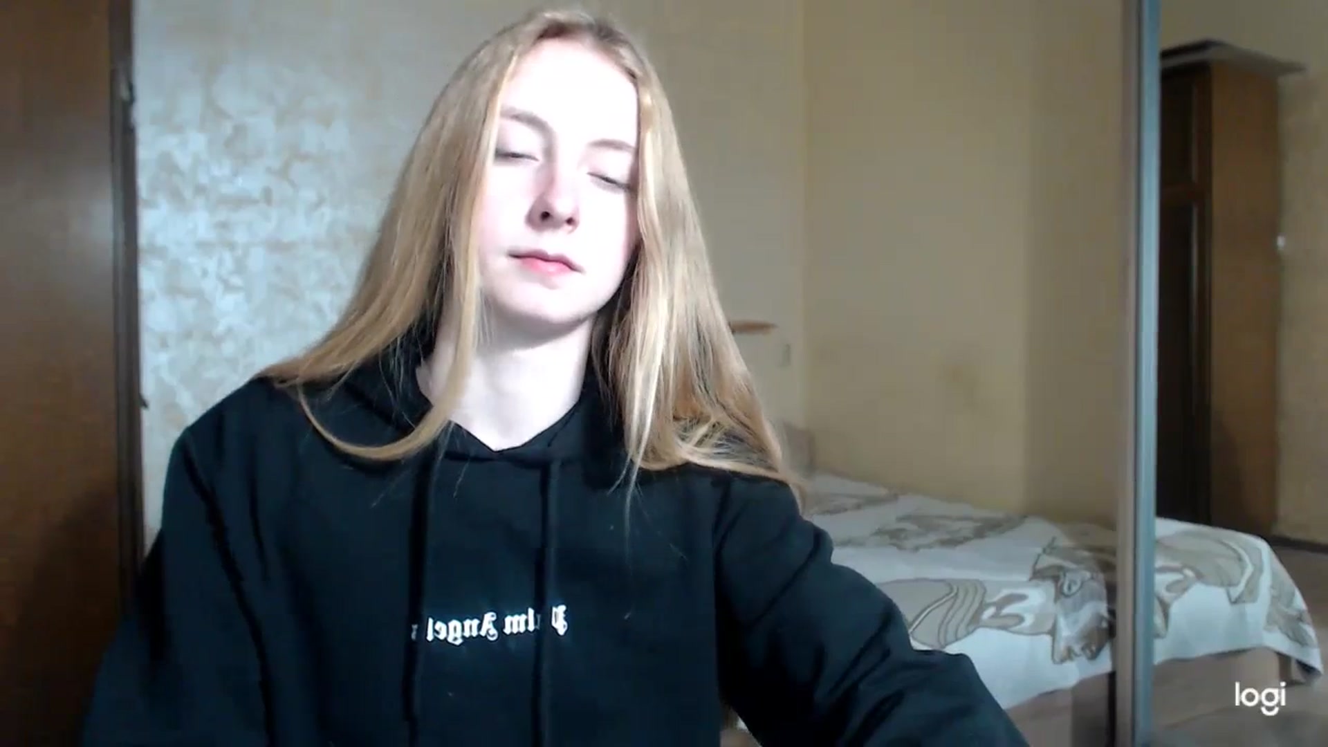 Gallery image thumbnail from LilCutie's myfreecams stream on, 11/22/2023, 13:51 image 4 of 20