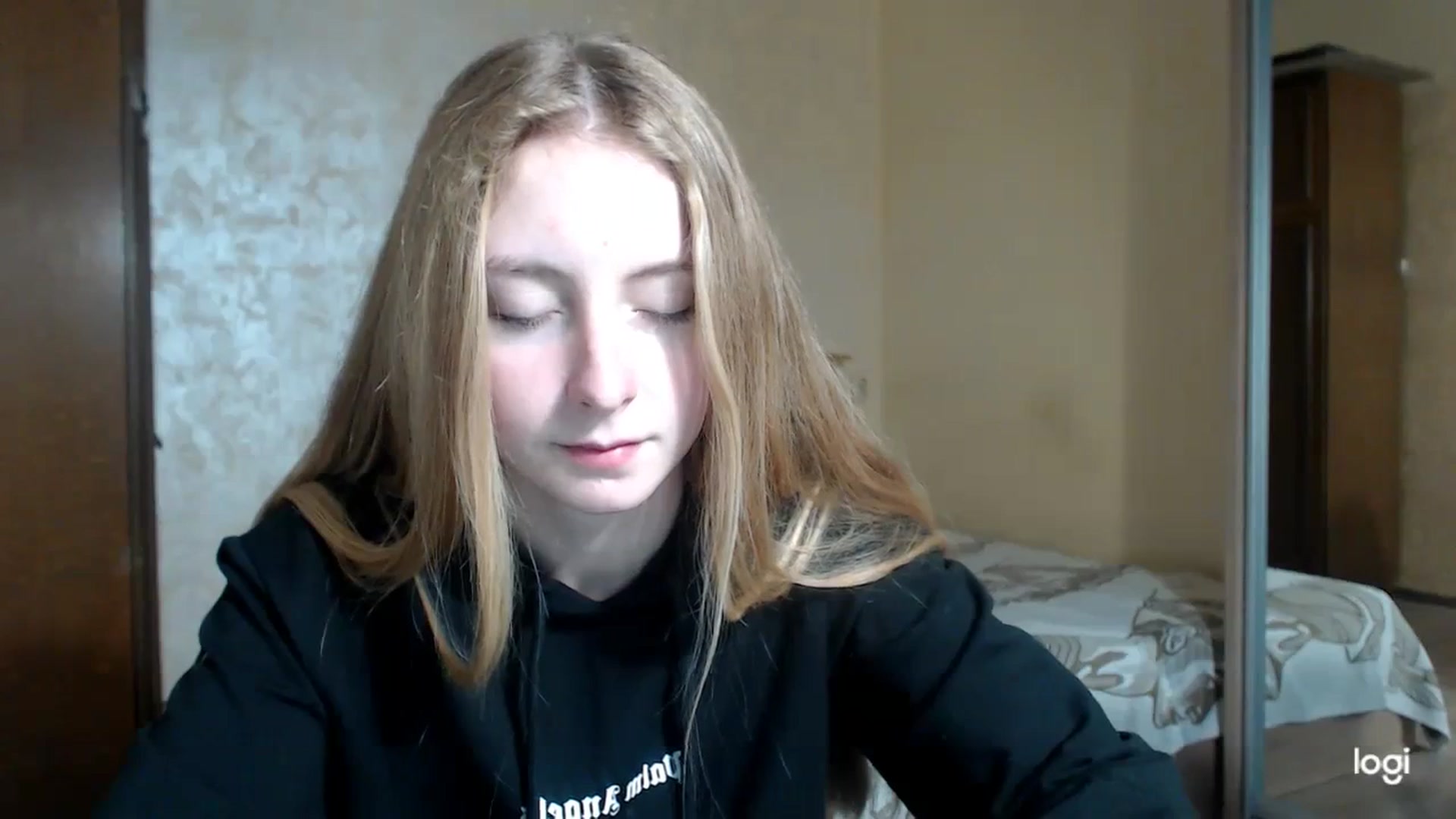 Gallery image thumbnail from LilCutie's myfreecams stream on, 11/22/2023, 13:51 image 6 of 20