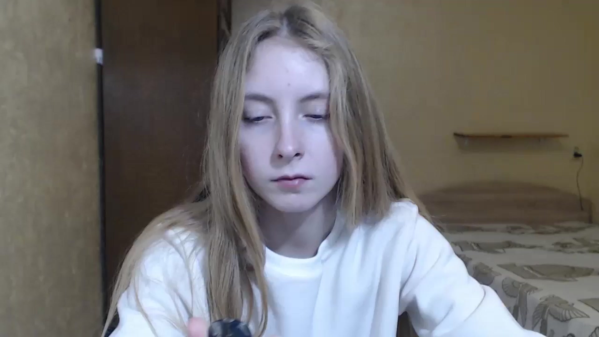 Gallery image thumbnail from LilCutie's myfreecams stream on, 12/22/2023, 15:38 image 10 of 20