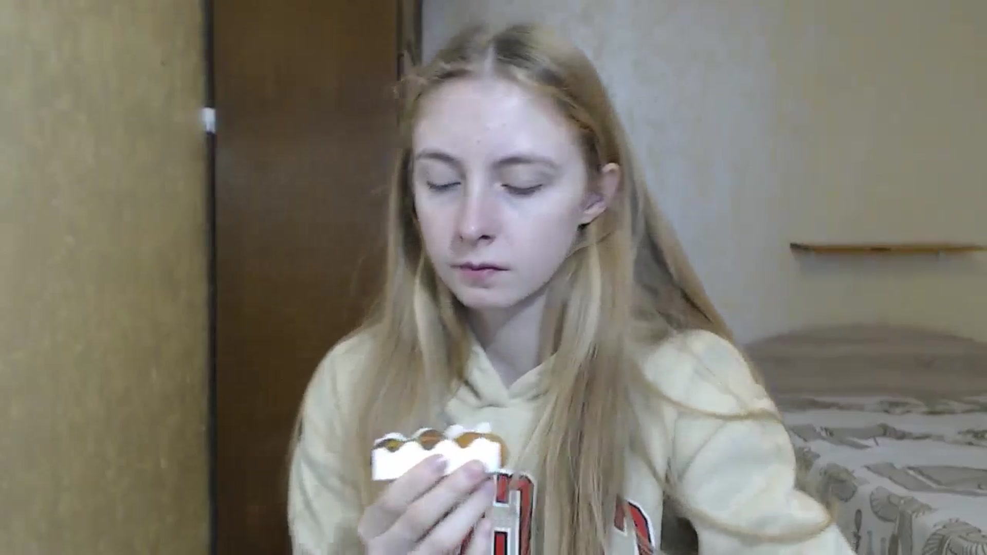 Gallery image thumbnail from LilCutie's myfreecams stream on, 12/27/2023, 11:52 image 19 of 20