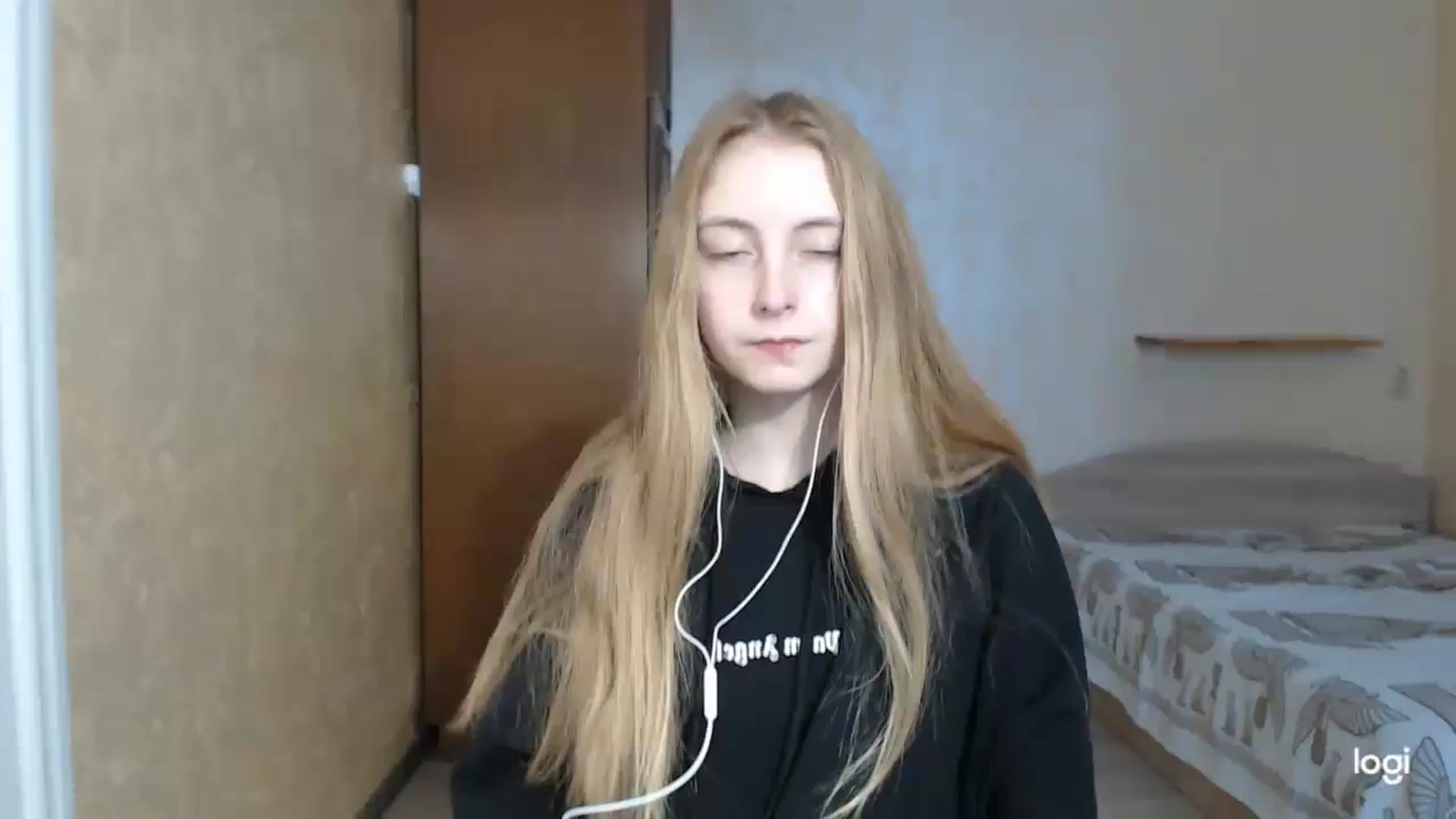 Gallery image thumbnail from LilCutie's myfreecams stream on, 02/02/2024, 11:32 image 17 of 20