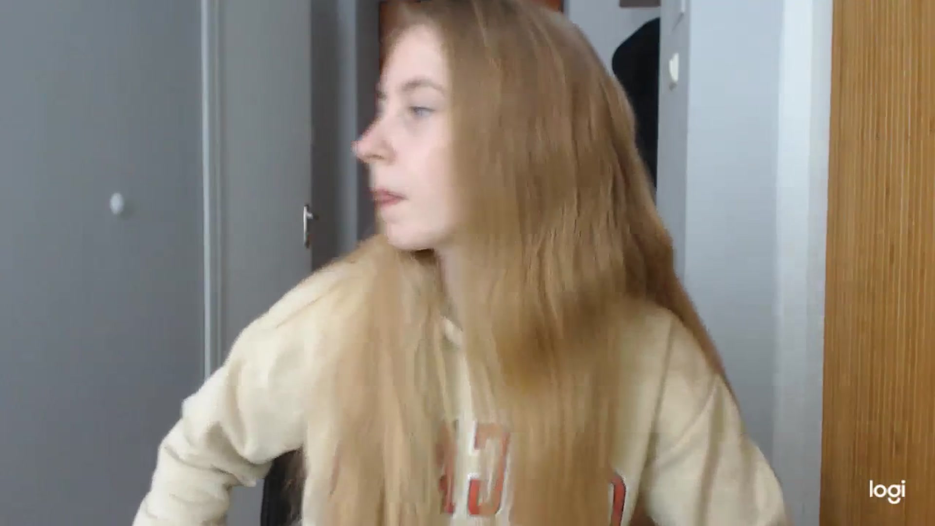 Gallery image thumbnail from LilCutie's myfreecams stream on, 03/04/2024, 11:05 image 16 of 20