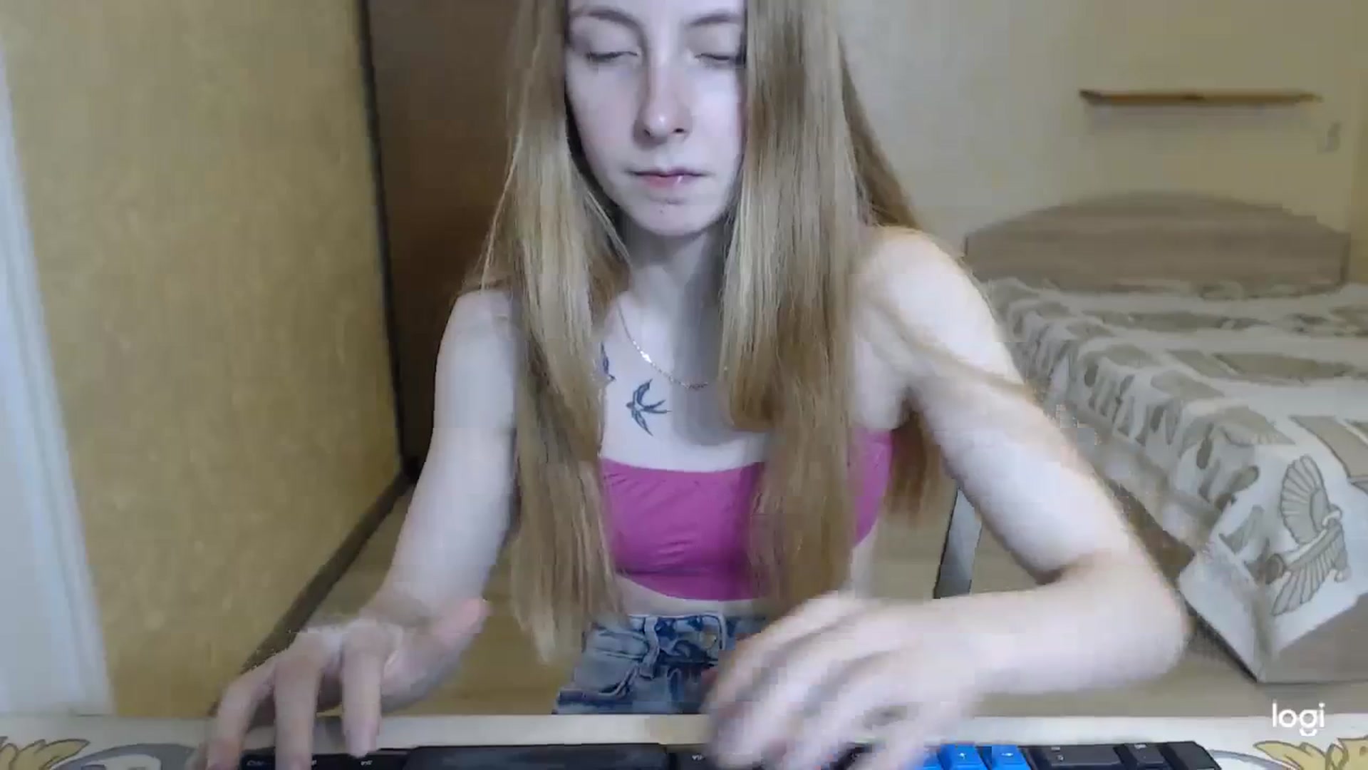 Gallery image thumbnail from LilCutie's myfreecams stream on, 03/14/2024, 17:11 image 19 of 20
