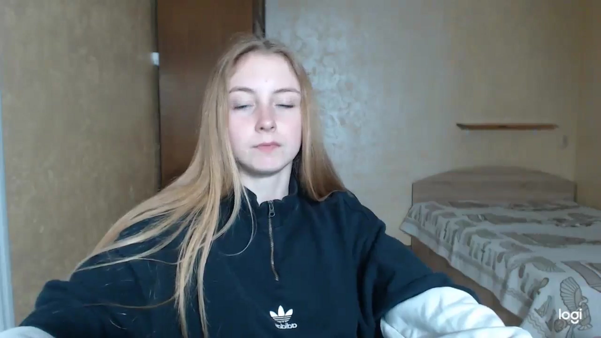 Gallery image thumbnail from LilCutie's myfreecams stream on, 04/29/2024, 17:12 image 15 of 20