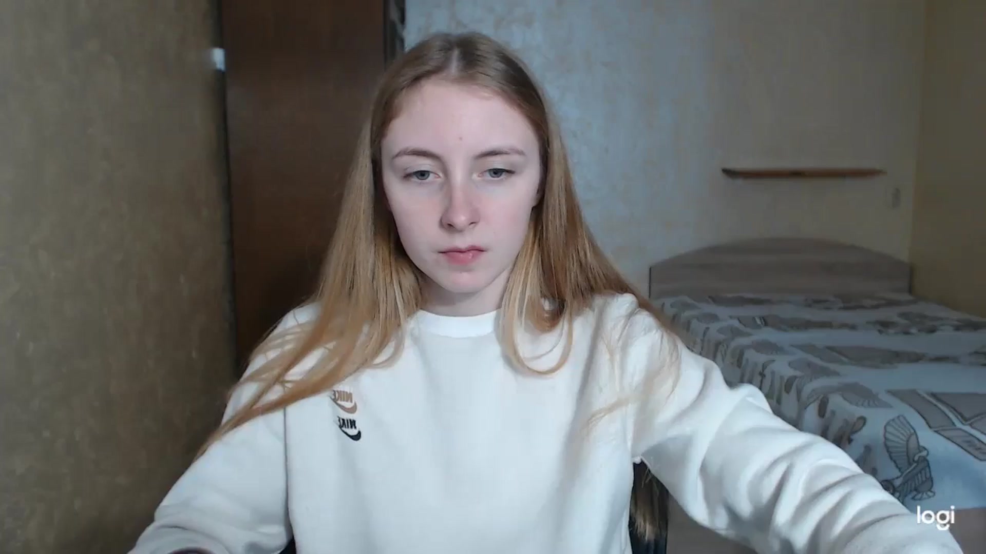 Gallery image thumbnail from LilCutie's myfreecams stream on, 05/06/2024, 17:40 image 4 of 20