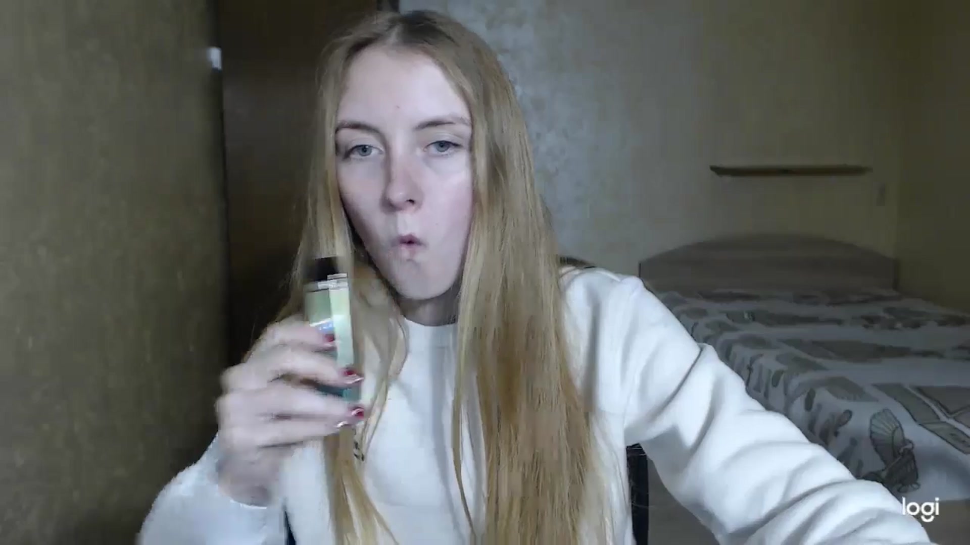 Gallery image thumbnail from LilCutie's myfreecams stream on, 05/06/2024, 17:40 image 19 of 20