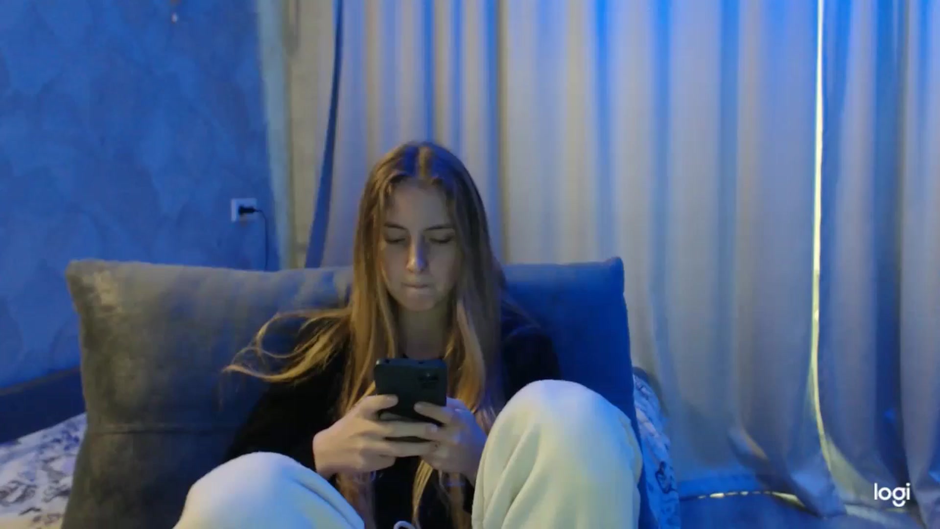 Gallery image thumbnail from LilCutie's myfreecams stream on, 05/22/2024, 14:50 image 17 of 20