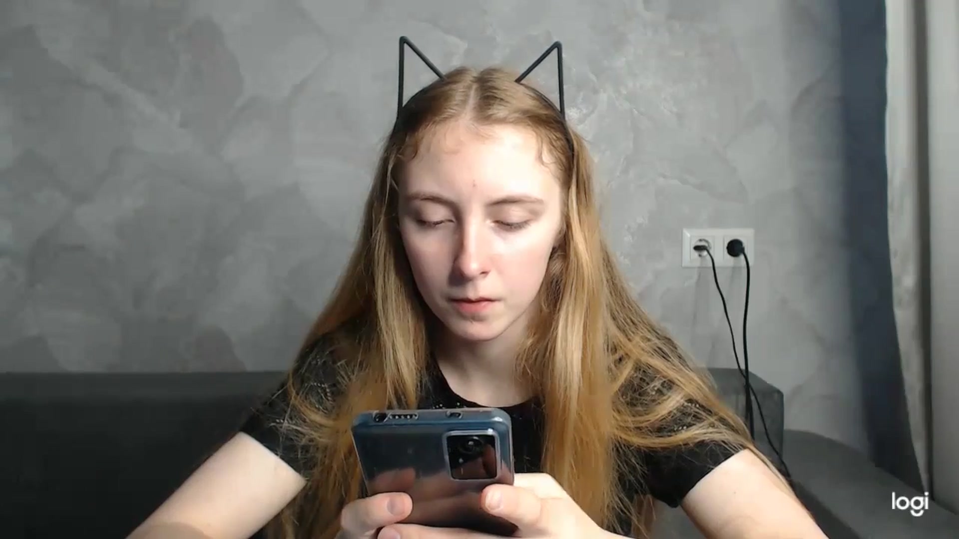 Gallery image thumbnail from LilCutie's myfreecams stream on, 06/18/2024, 15:27 image 6 of 20