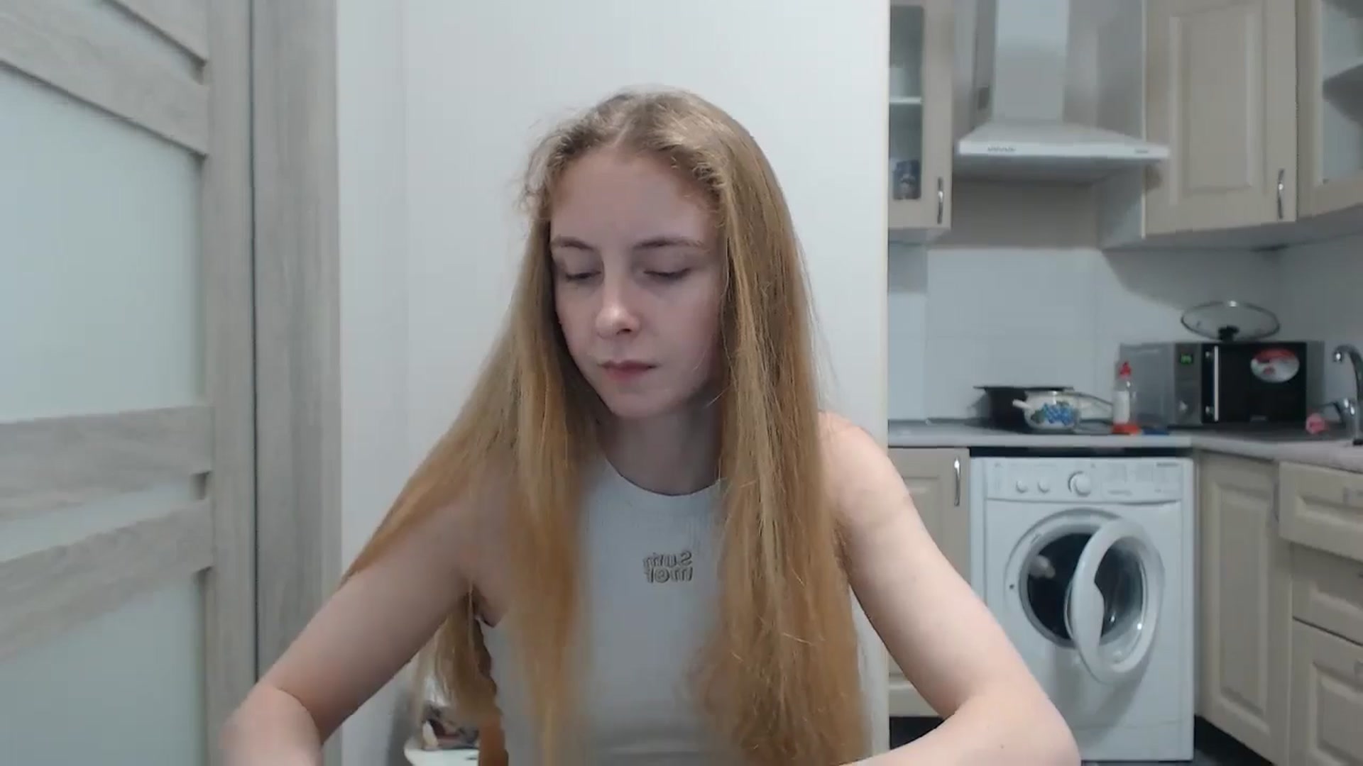 Gallery image thumbnail from LilCutie's myfreecams stream on, 12/25/2024, 15:36 image 11 of 20