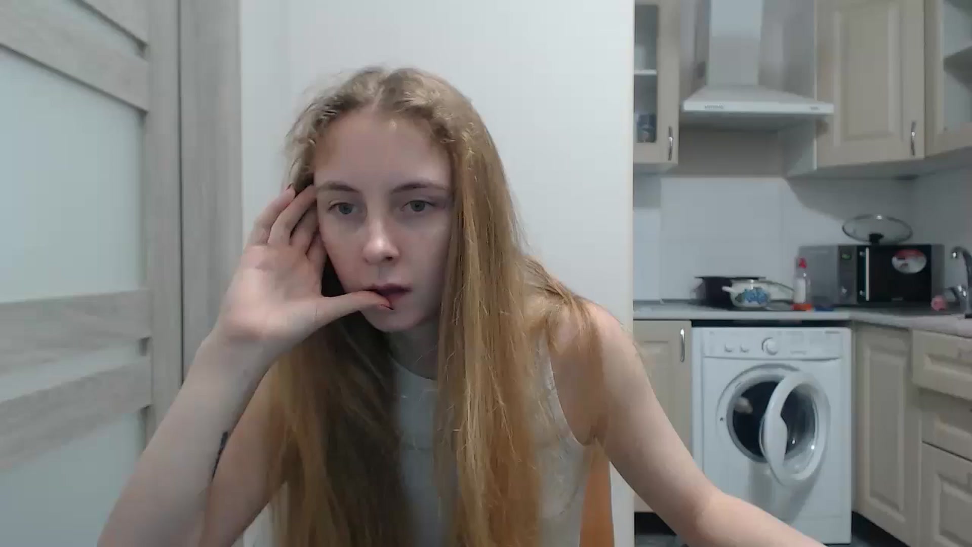 Gallery image thumbnail from LilCutie's myfreecams stream on, 12/25/2024, 15:36 image 16 of 20