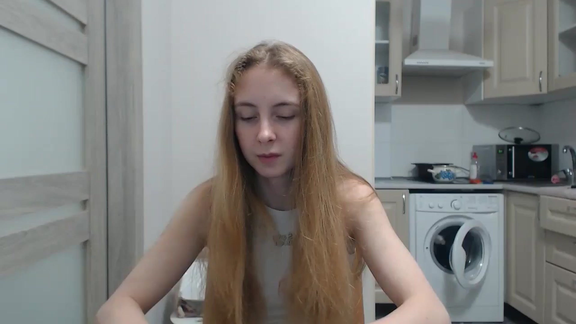 Gallery image thumbnail from LilCutie's myfreecams stream on, 12/25/2024, 15:36 image 8 of 20
