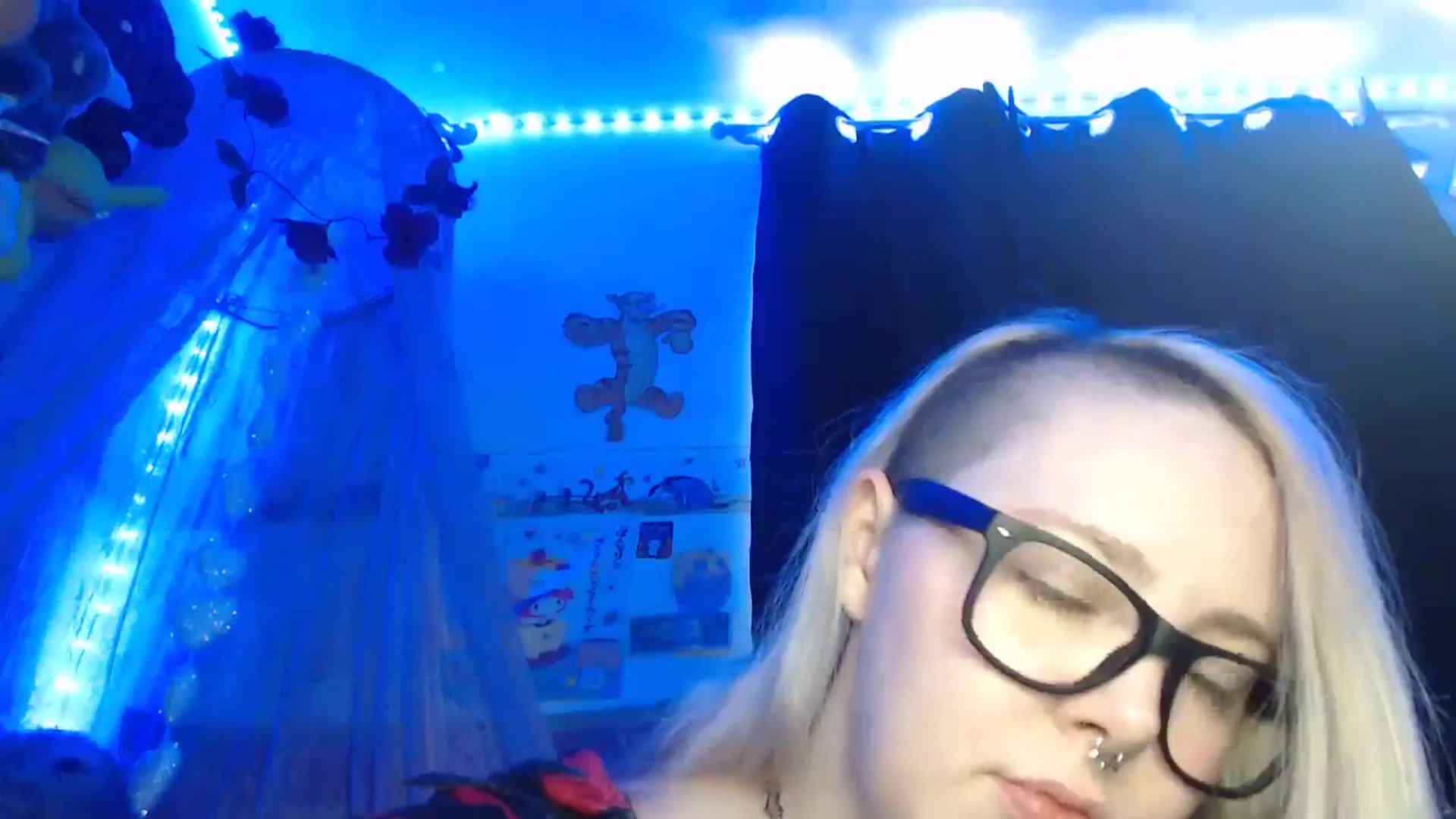 Gallery image thumbnail from LilEmmy1999's myfreecams stream on, 01/16/2024, 13:53 image 17 of 20