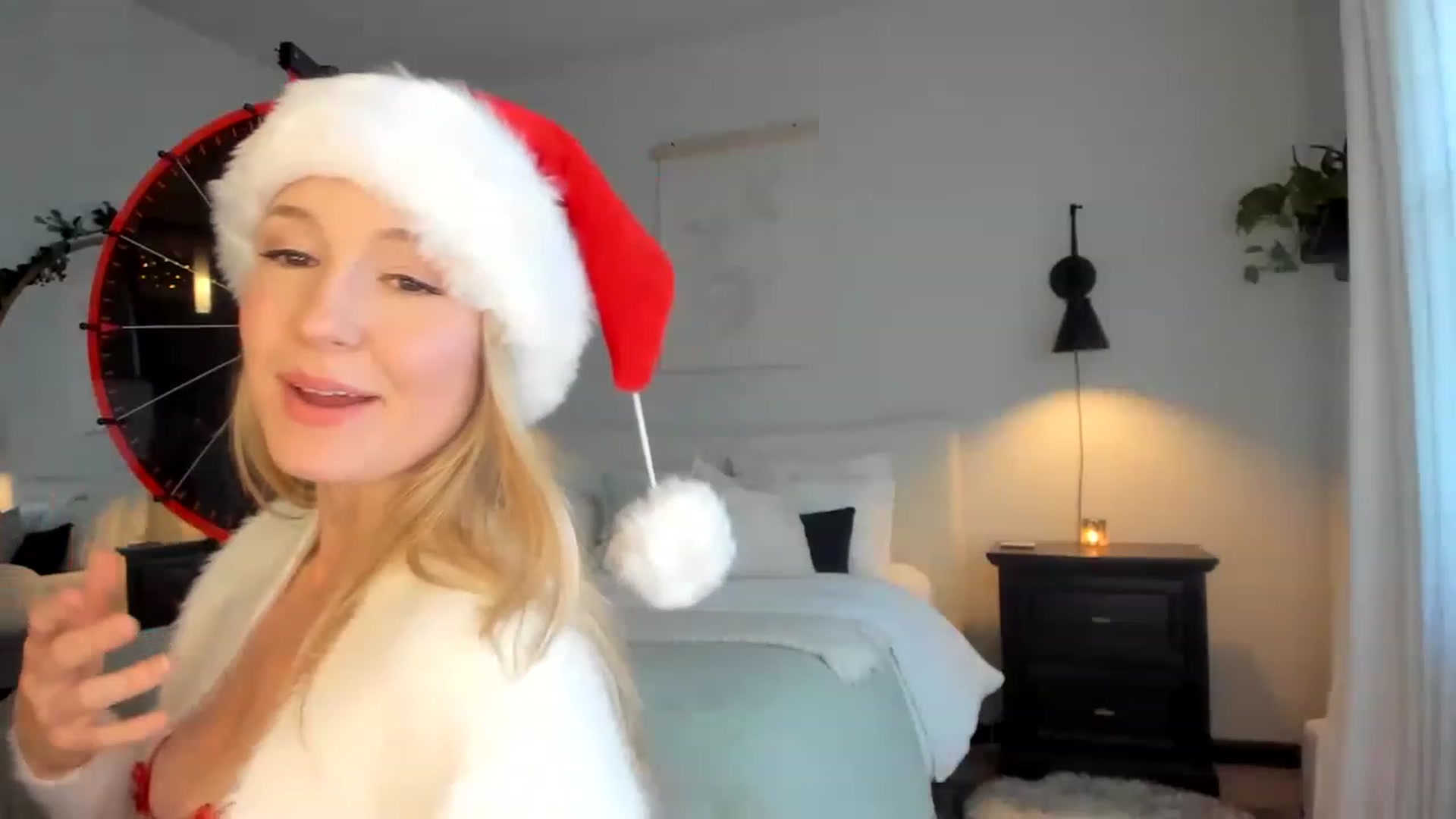 Gallery image thumbnail from LilLadyBird's myfreecams stream on, 12/25/2022, 23:00 image 10 of 20