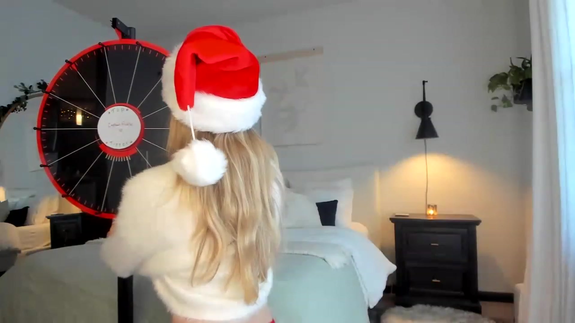 Gallery image thumbnail from LilLadyBird's myfreecams stream on, 12/25/2022, 23:00 image 9 of 20