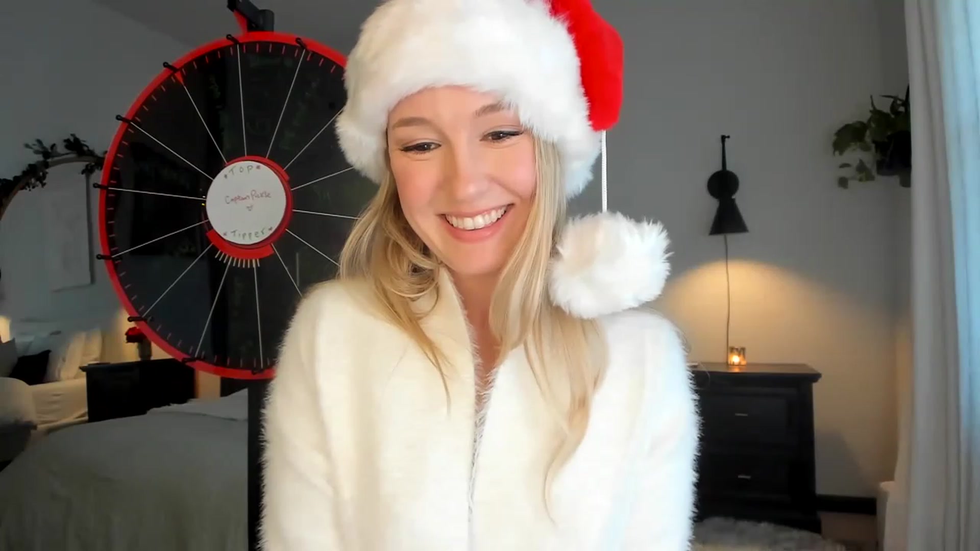 Gallery image thumbnail from LilLadyBird's myfreecams stream on, 12/25/2022, 23:00 image 17 of 20