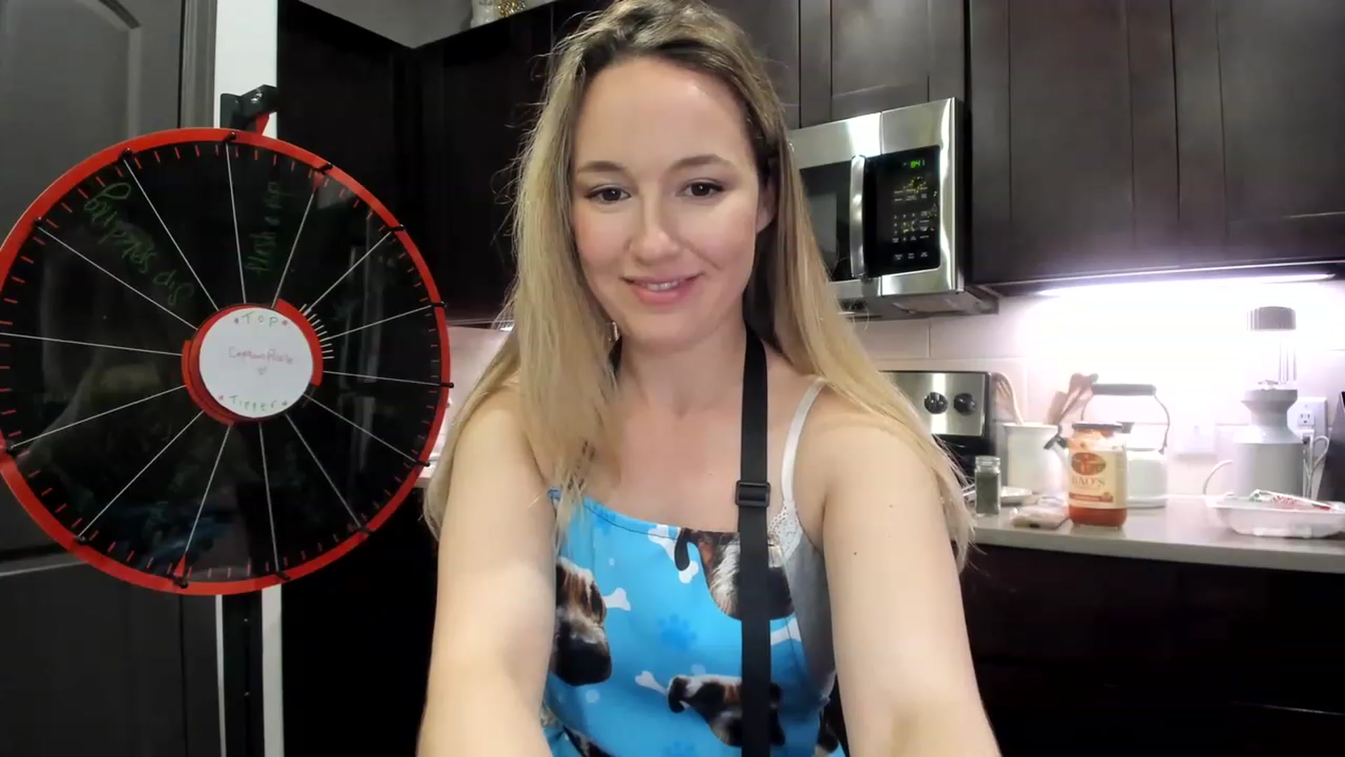 Gallery image thumbnail from LilLadyBird's myfreecams stream on, 12/27/2022, 02:46 image 17 of 20