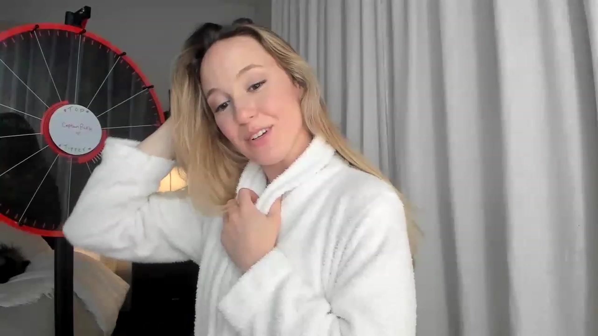 Gallery image thumbnail from LilLadyBird's myfreecams stream on, 01/02/2023, 03:39 image 12 of 20