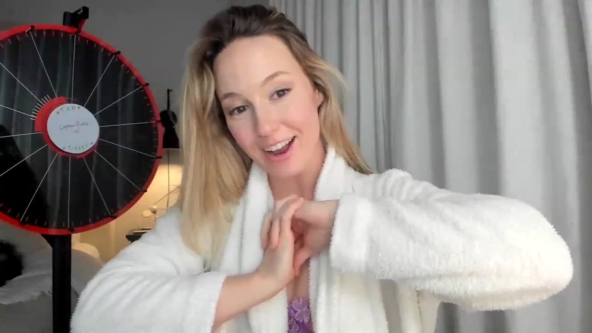 Gallery image thumbnail from LilLadyBird's myfreecams stream on, 01/02/2023, 03:39 image 5 of 20