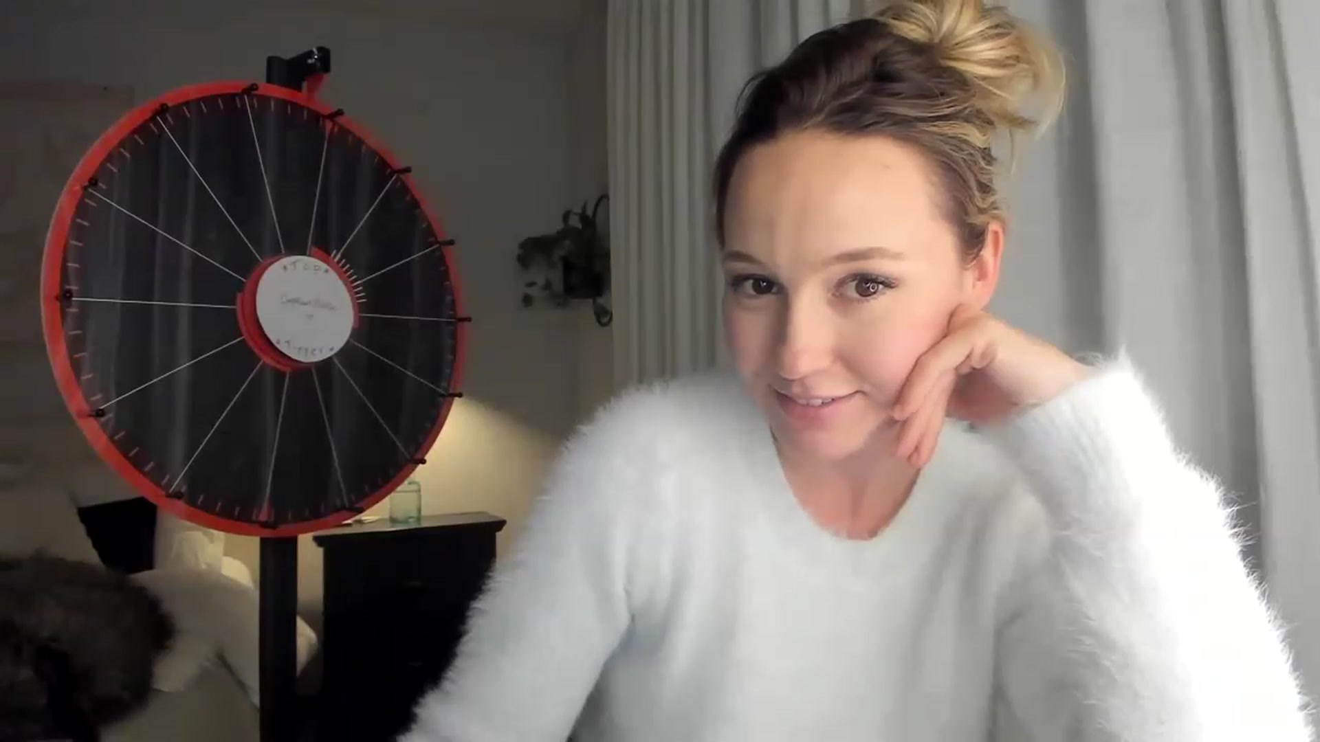 Gallery image thumbnail from LilLadyBird's myfreecams stream on, 01/04/2023, 03:20 image 20 of 20