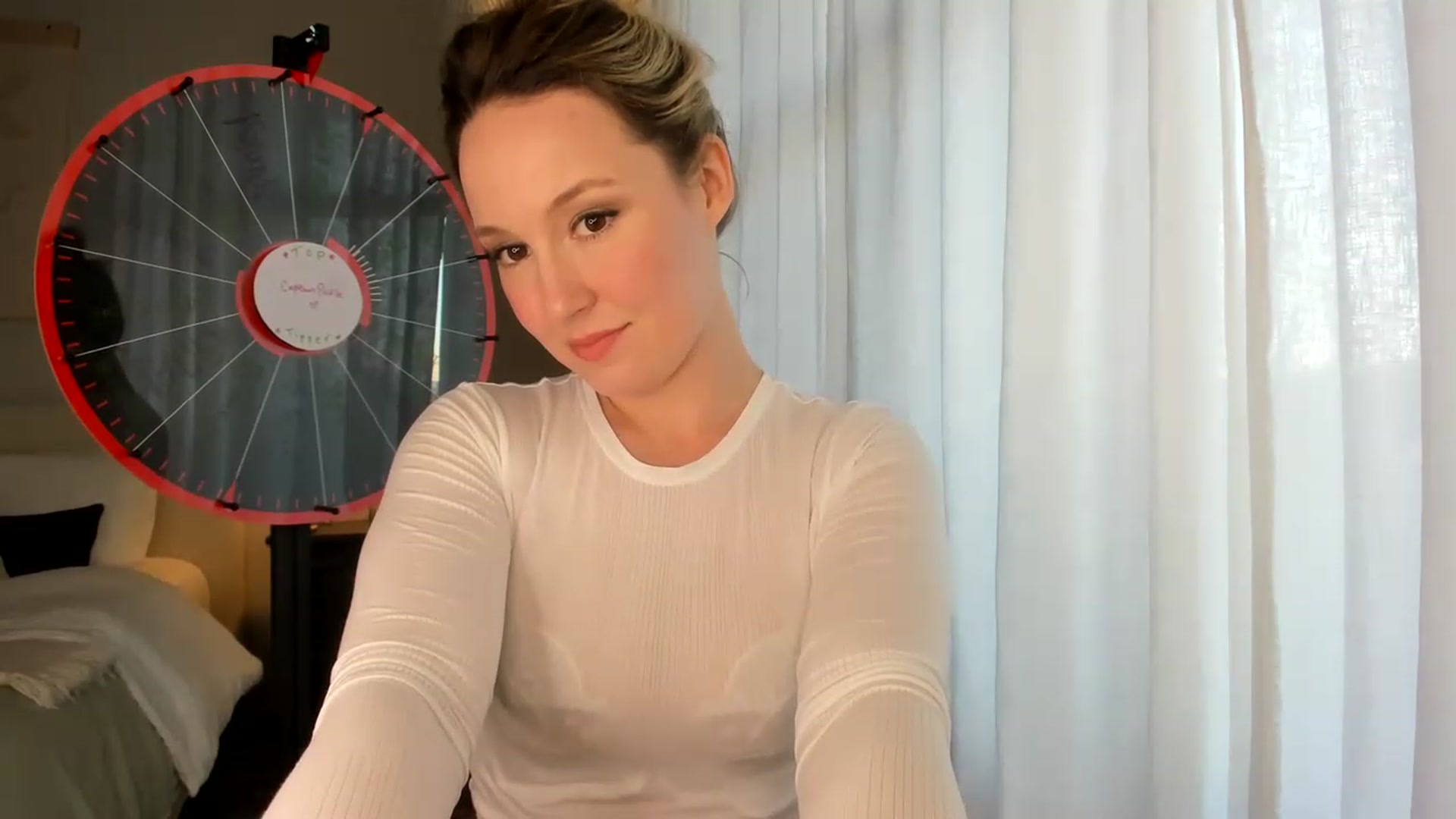 Gallery image thumbnail from LilLadyBird's myfreecams stream on, 01/05/2023, 23:28 image 17 of 20