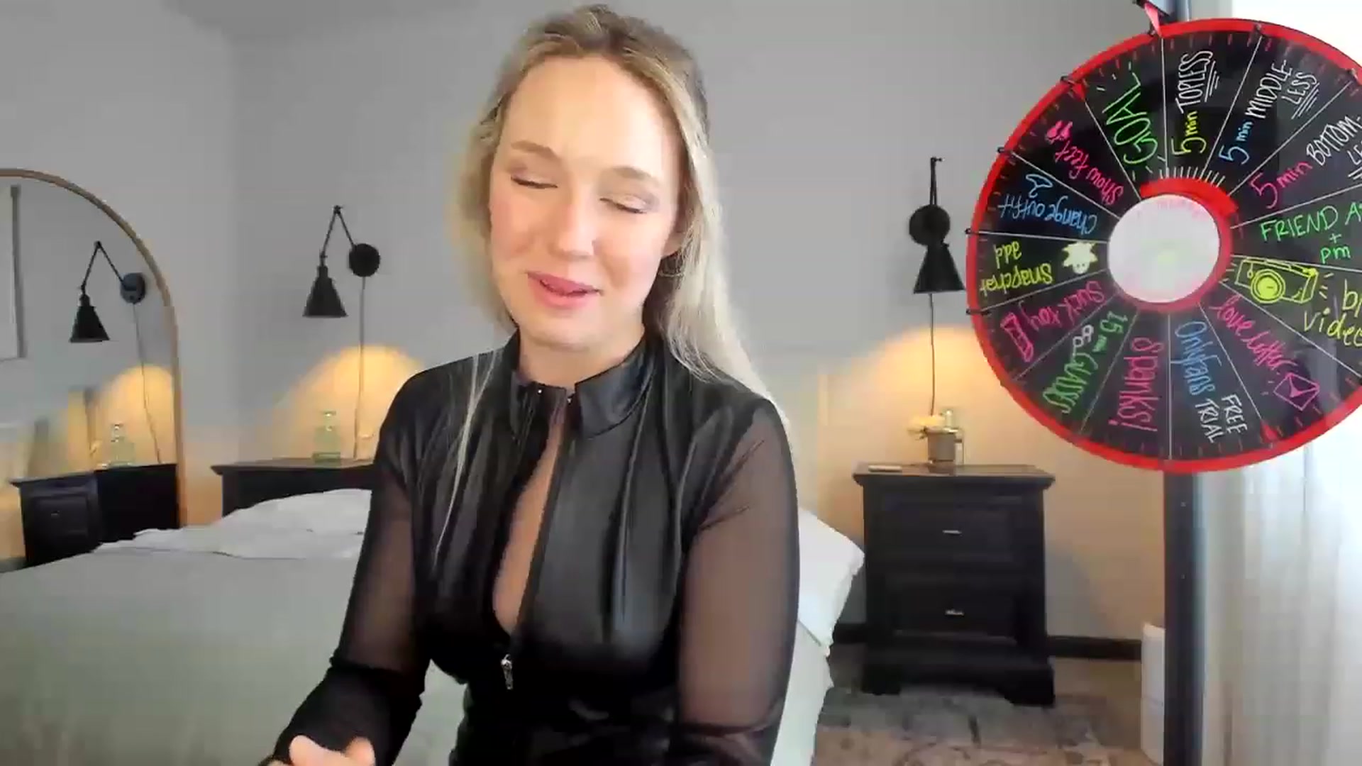 Gallery image thumbnail from LilLadyBird's myfreecams stream on, 01/15/2023, 18:40 image 10 of 20