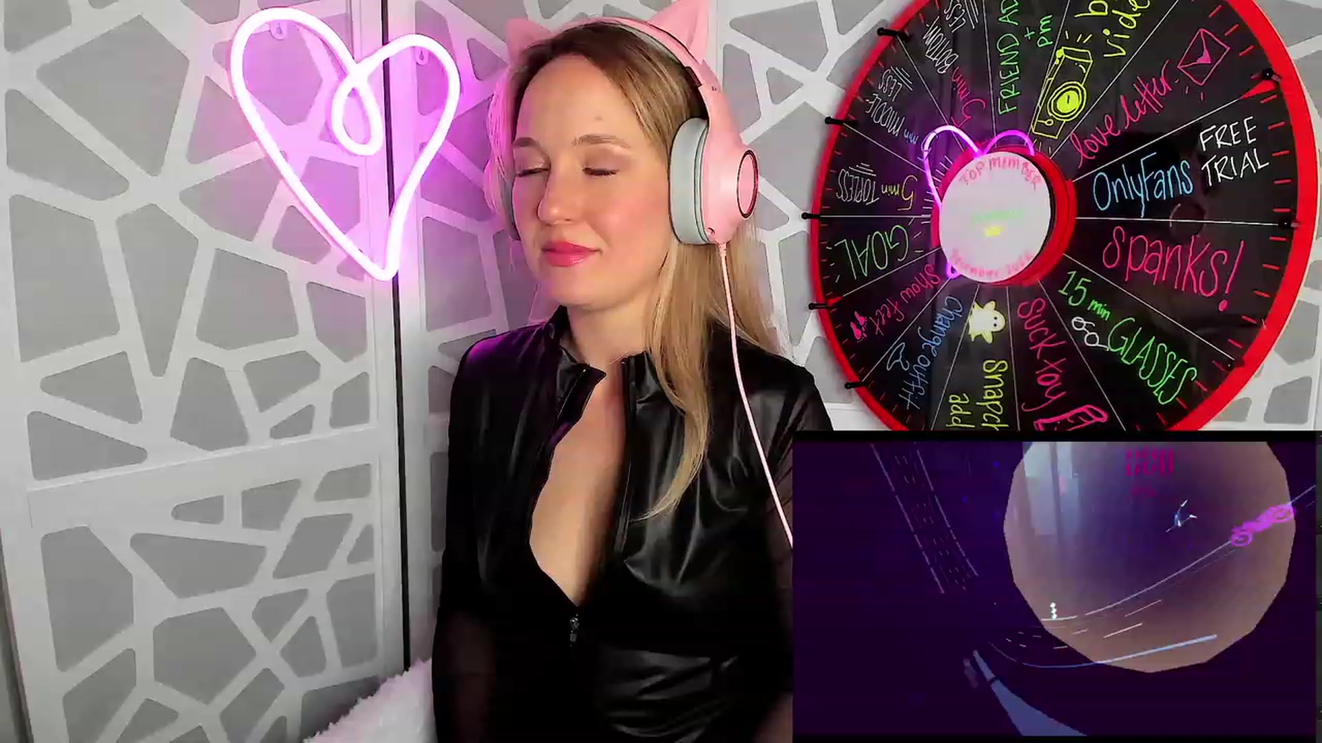 Gallery image thumbnail from LilLadyBird's myfreecams stream on, 01/16/2023, 24:15 image 4 of 20