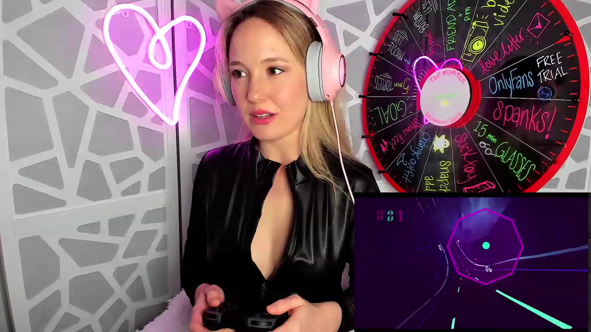Gallery image thumbnail from LilLadyBird's myfreecams stream on, 01/16/2023, 24:31 image 15 of 20
